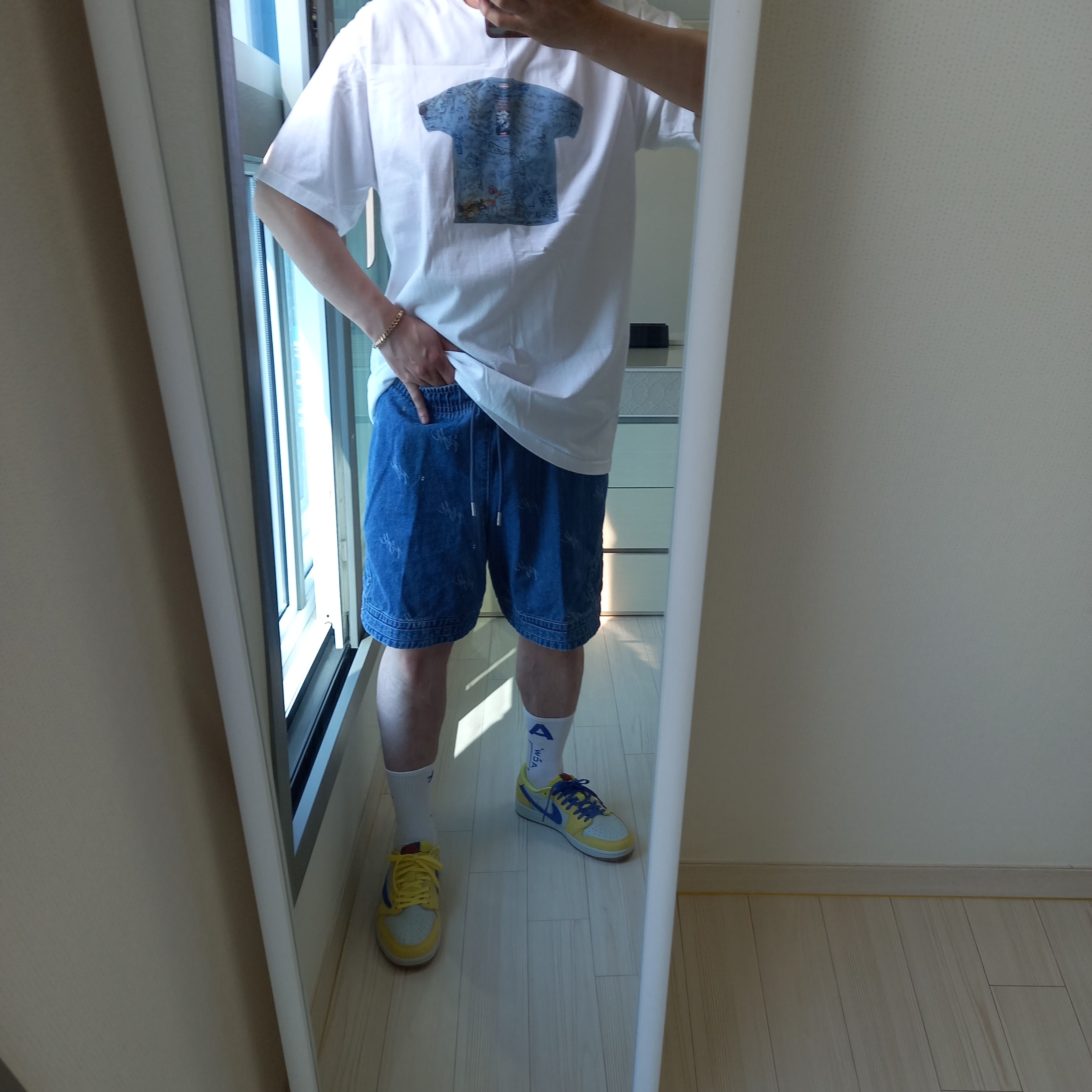 Supreme 2-Tone S Logo 6-Panel Washed Denim - 24SS, Supreme Seoul Box Logo T-Shirt White - 23FW 착용 스타일 - 10