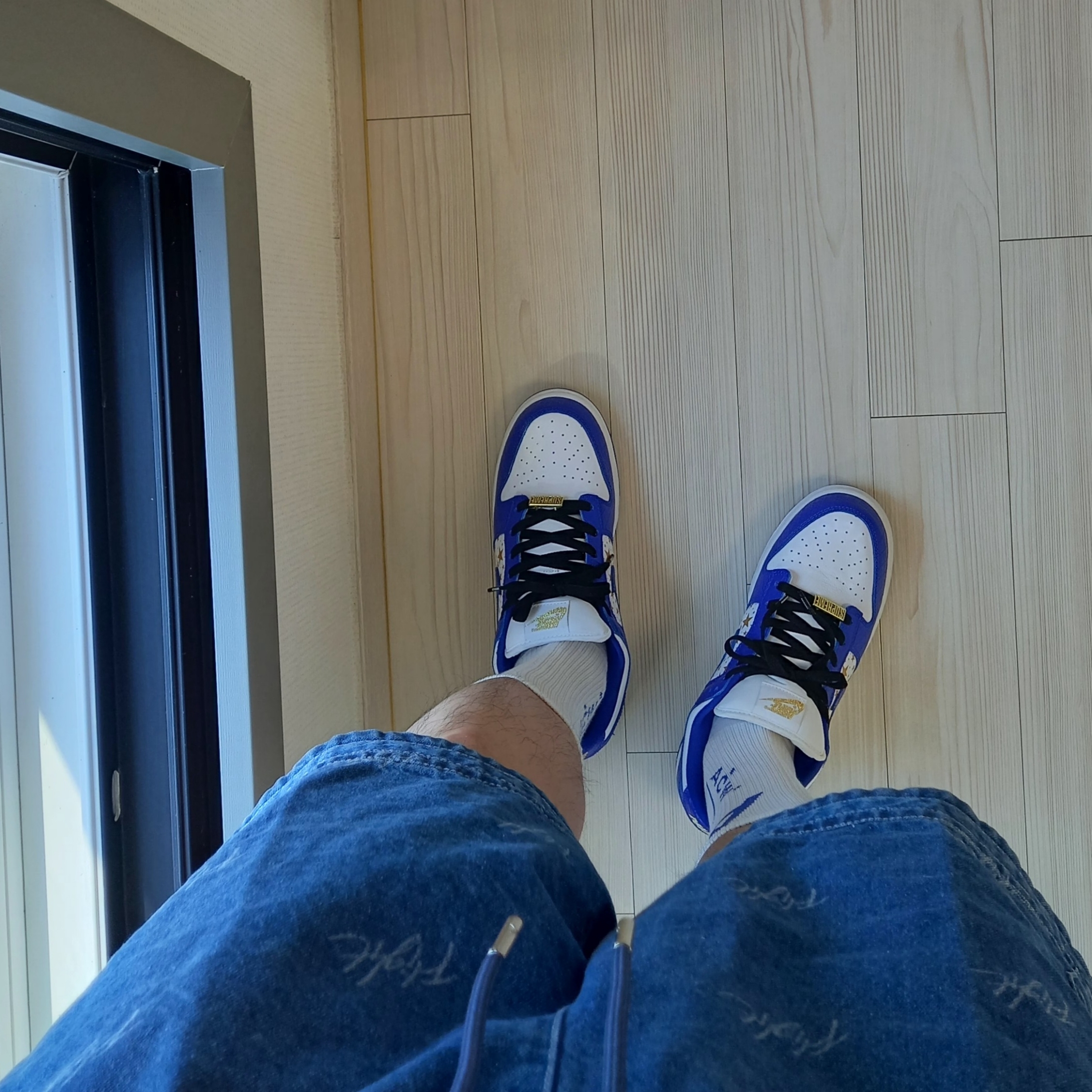 Nike x Supreme SB Dunk Low Hyper Blue, (W) Jordan 1 x Travis Scott Retro Low OG SP Canary 착용 스타일 - 6