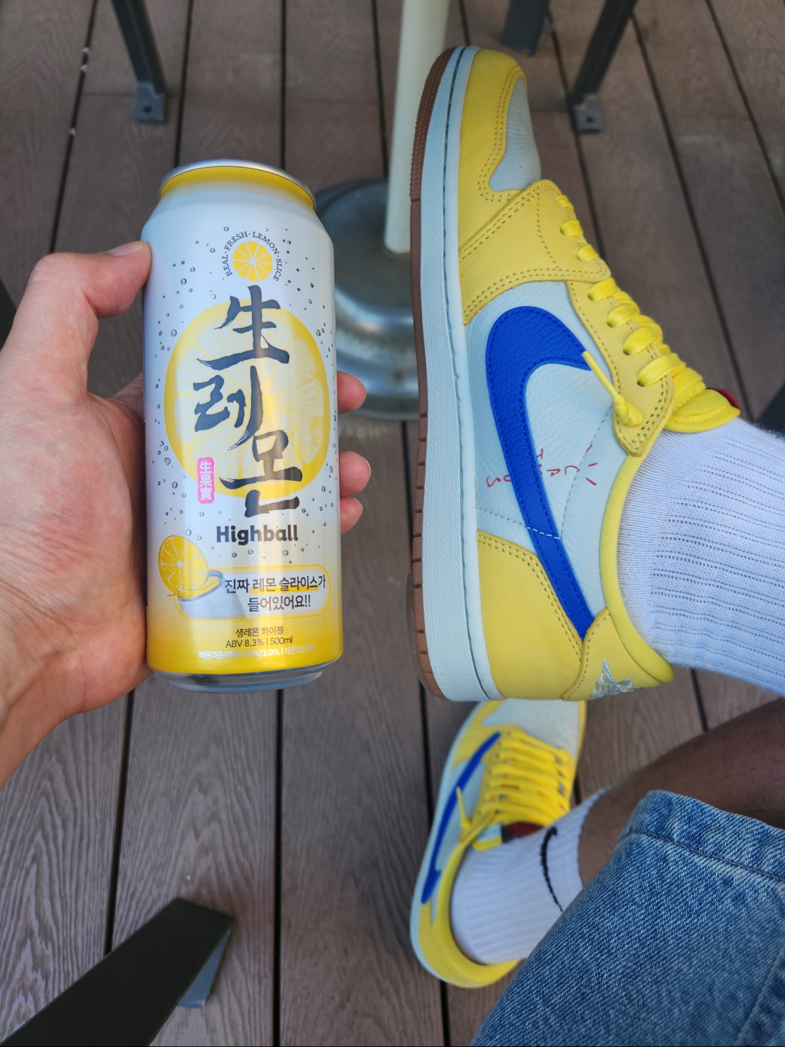 (W) Jordan 1 x Travis Scott Retro Low OG SP Canary, Palace Tri-Smiler T-Shirt Black - 20SS 착용 스타일 - 1