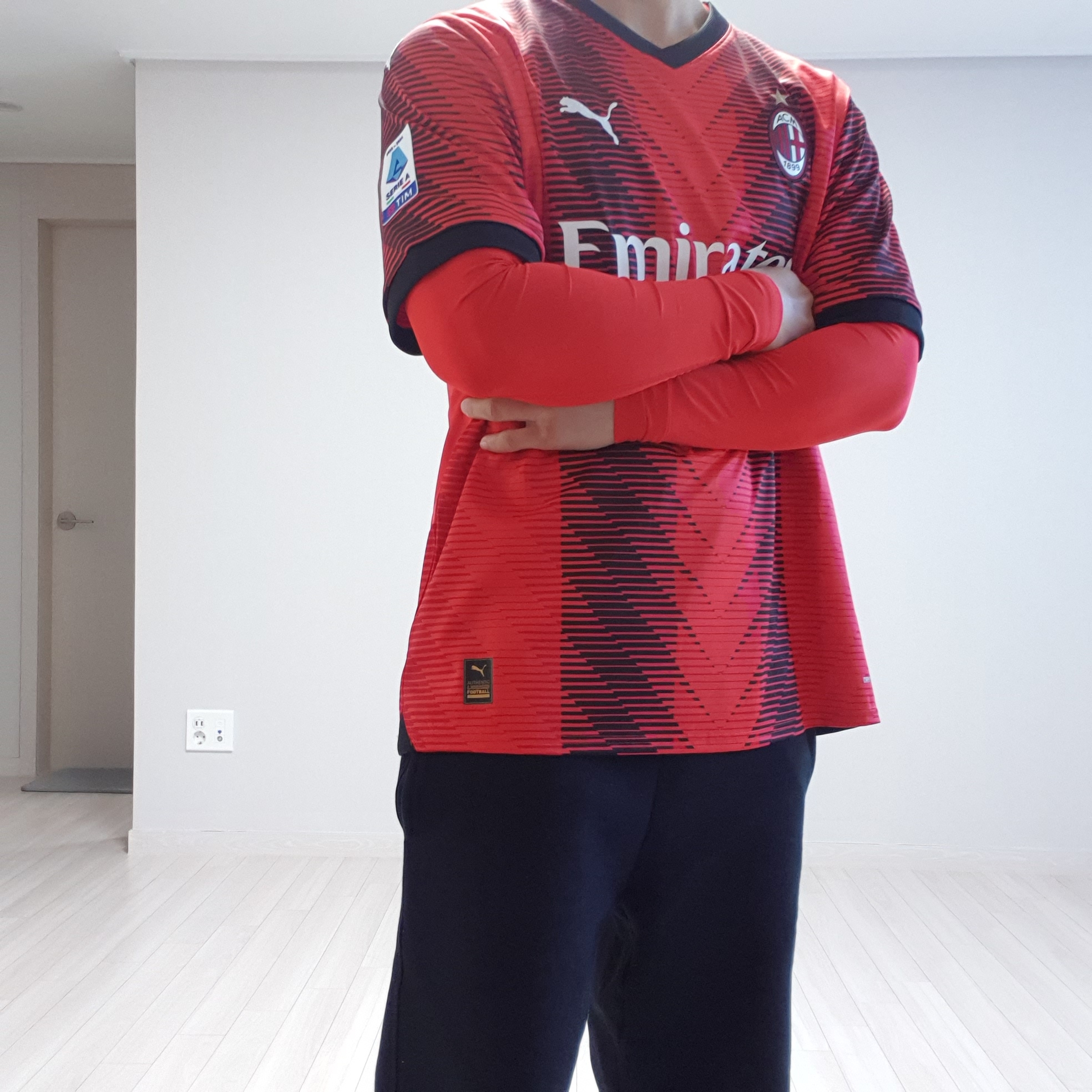 Adidas Manchester United 1988/90 Jersey Collegiate Royal - US Sizing, Puma AC Milan 2023/24 Home Jersey For All Time Red (Non Marking Ver.) 착용 스타일 - 5