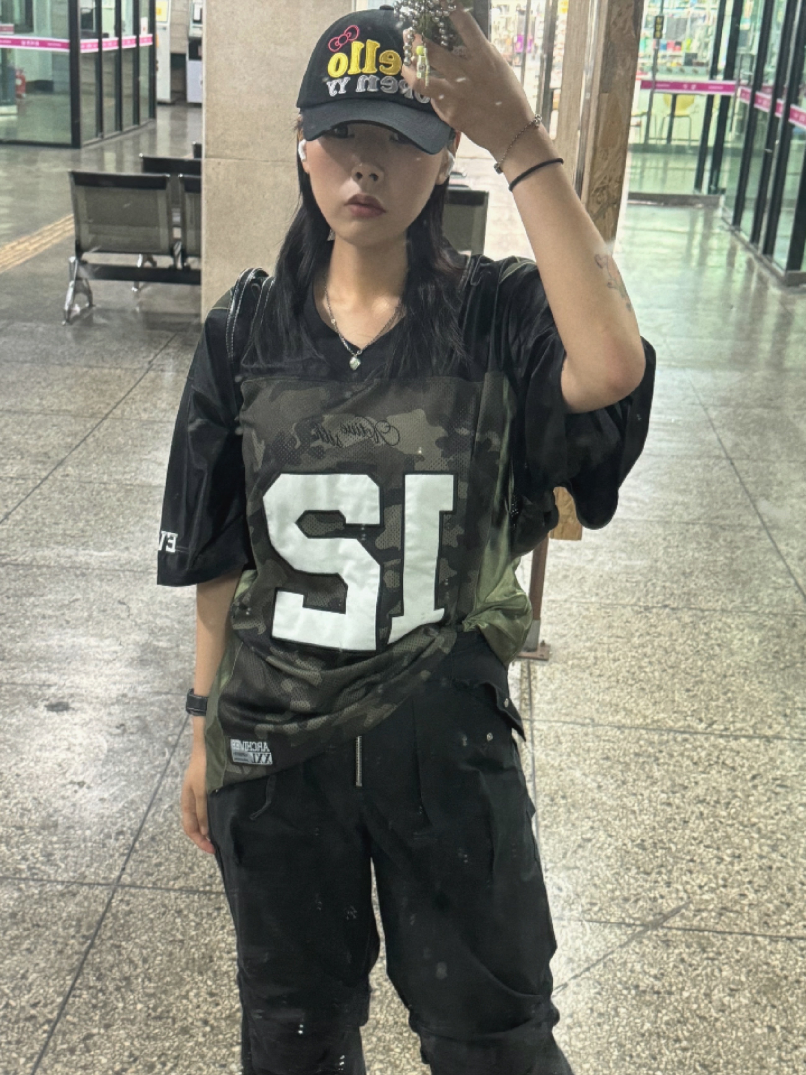 Open Yy x Hello Kitty Hello Ball Cap Black, Nike x Jacquemus J Force 1 Low LX SP Black 착용 스타일 - 4