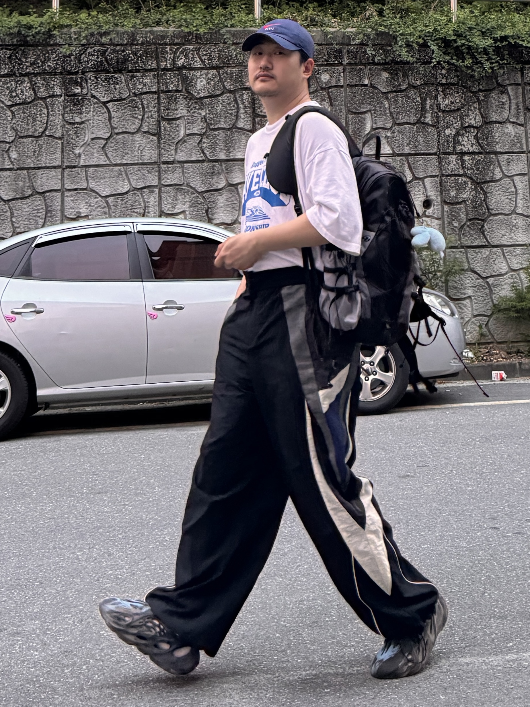 Sansan Gear String Backpack Grey - 24SS, Ader Error Milos Trousers Noir 착용 스타일