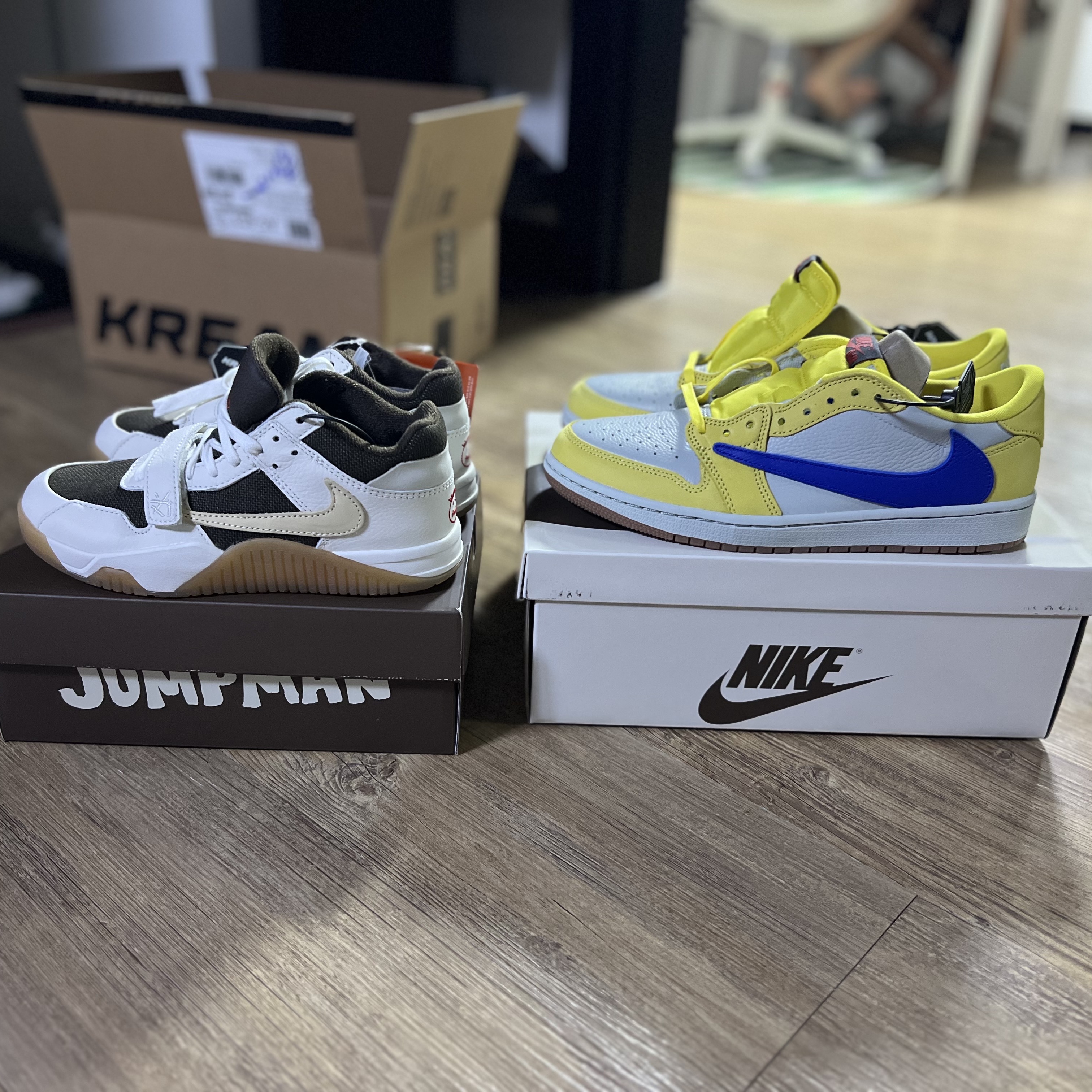 (W) Jordan 1 x Travis Scott Retro Low OG SP Canary 착용 스타일 - 2