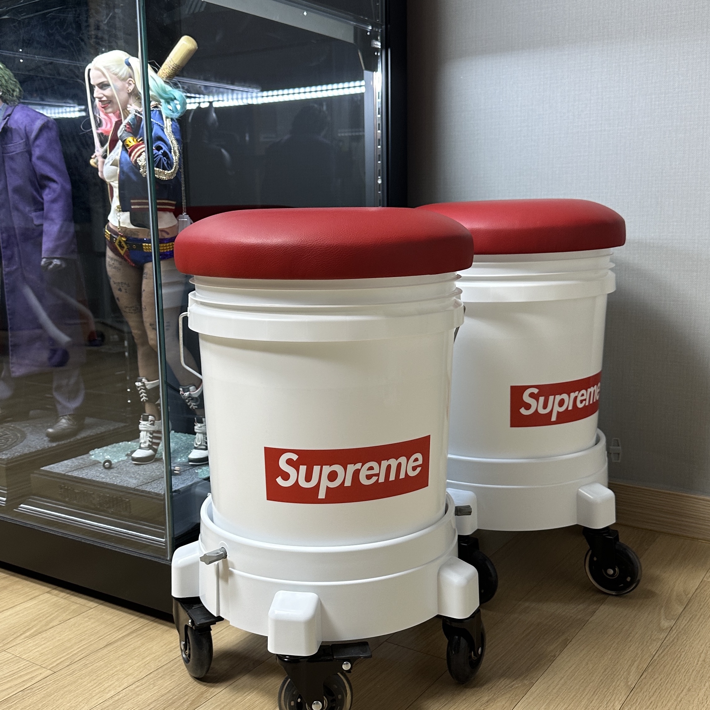 Supreme x Leaktite 5-Gallon Bucket White - 24SS 착용 스타일 - 2