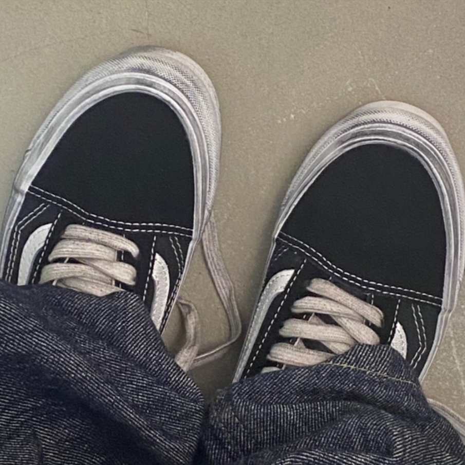 Vans Old Skool Stressed Black White, Vans OG Old Skool LX Stressed Black 착용 스타일 - 2