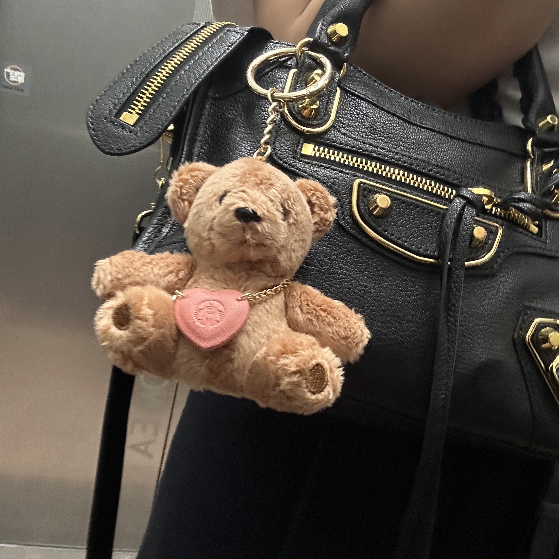 Starbucks Be Mine Bear Fabric Keychain 착용 스타일 - 2