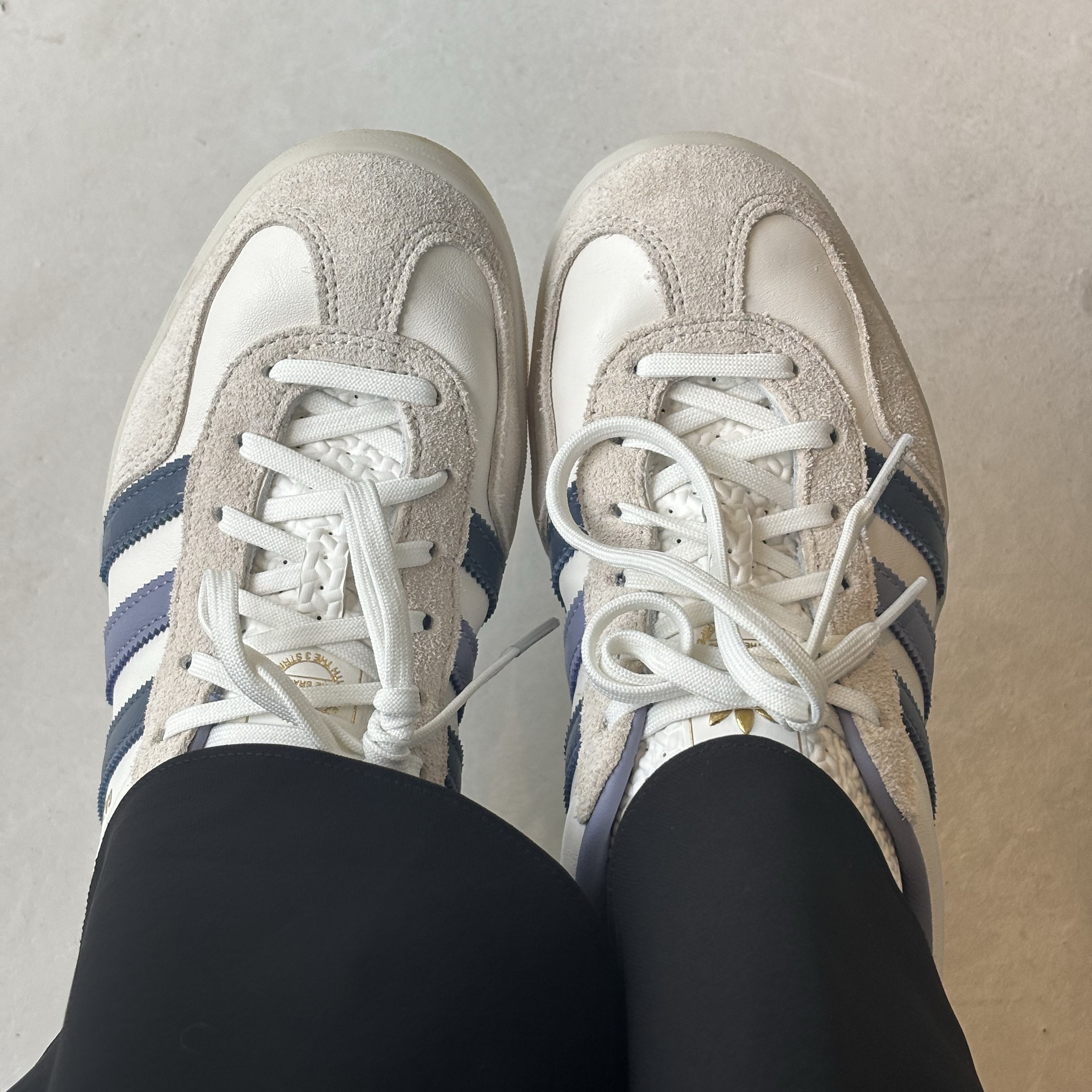 Adidas Gazelle Indoor Core White Preloved Ink 착용 스타일