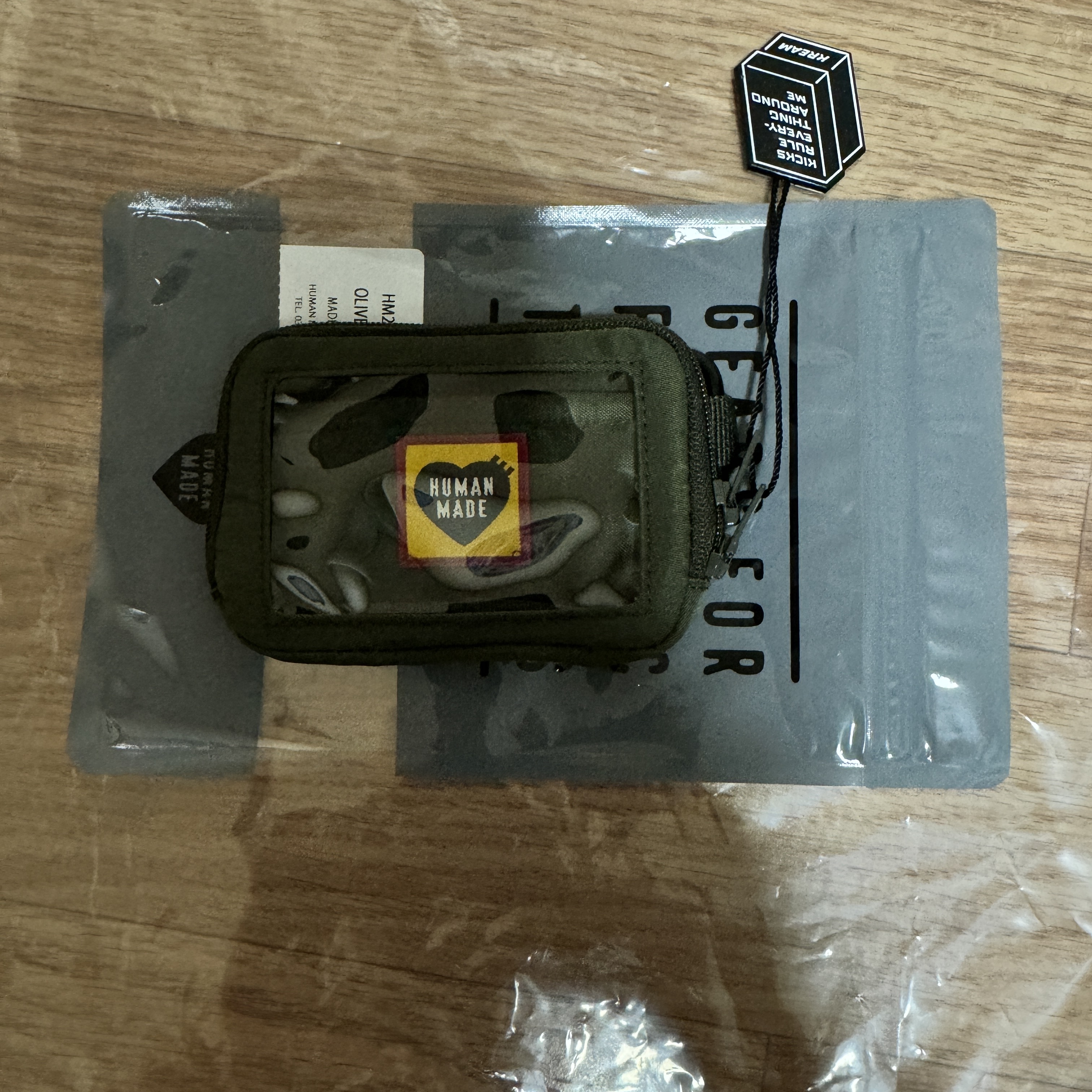 Human Made Military Card Case Olive Drab 착용 스타일 - 2