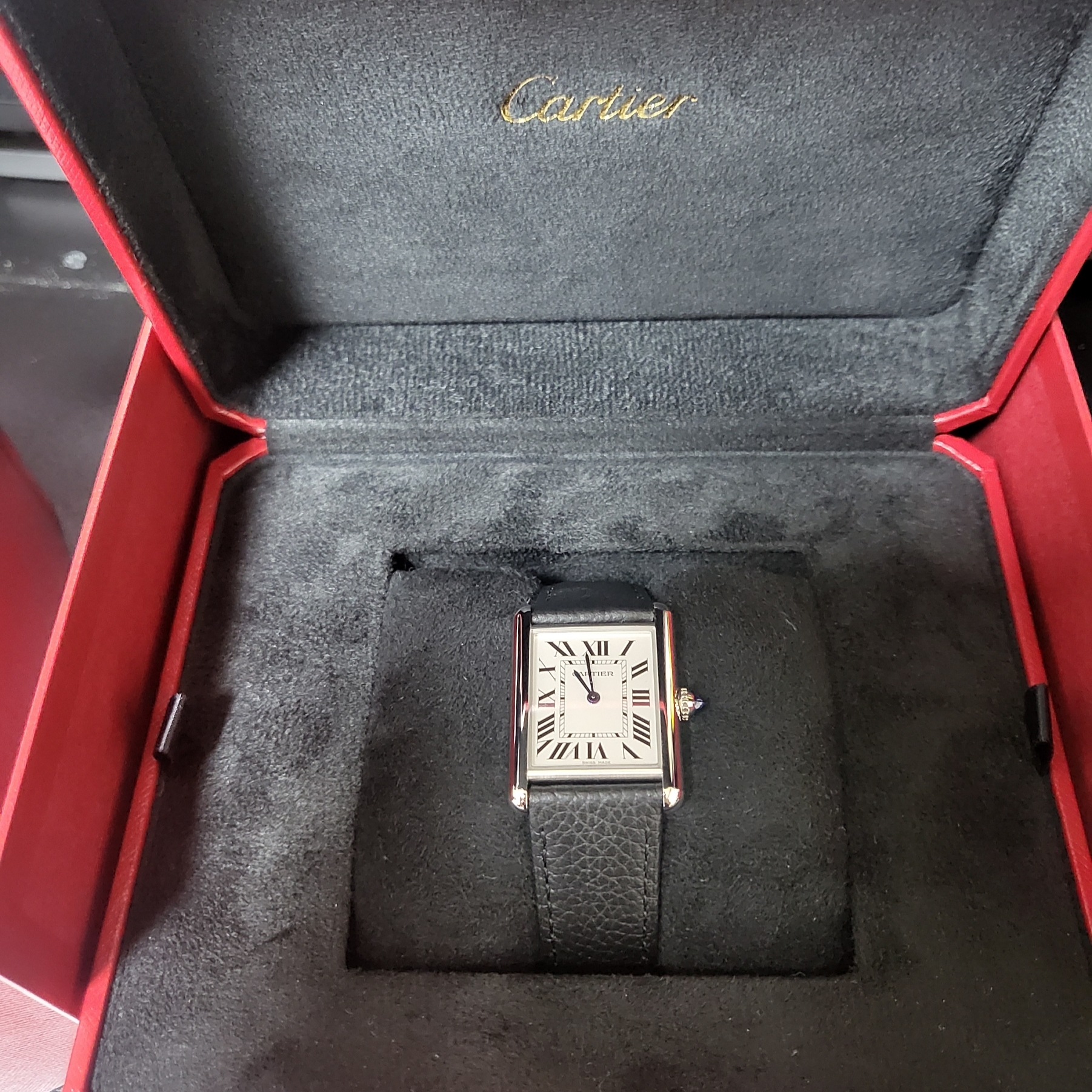 Cartier Tank Must Watch Large Quartz Steel Calfskin Black 착용 스타일