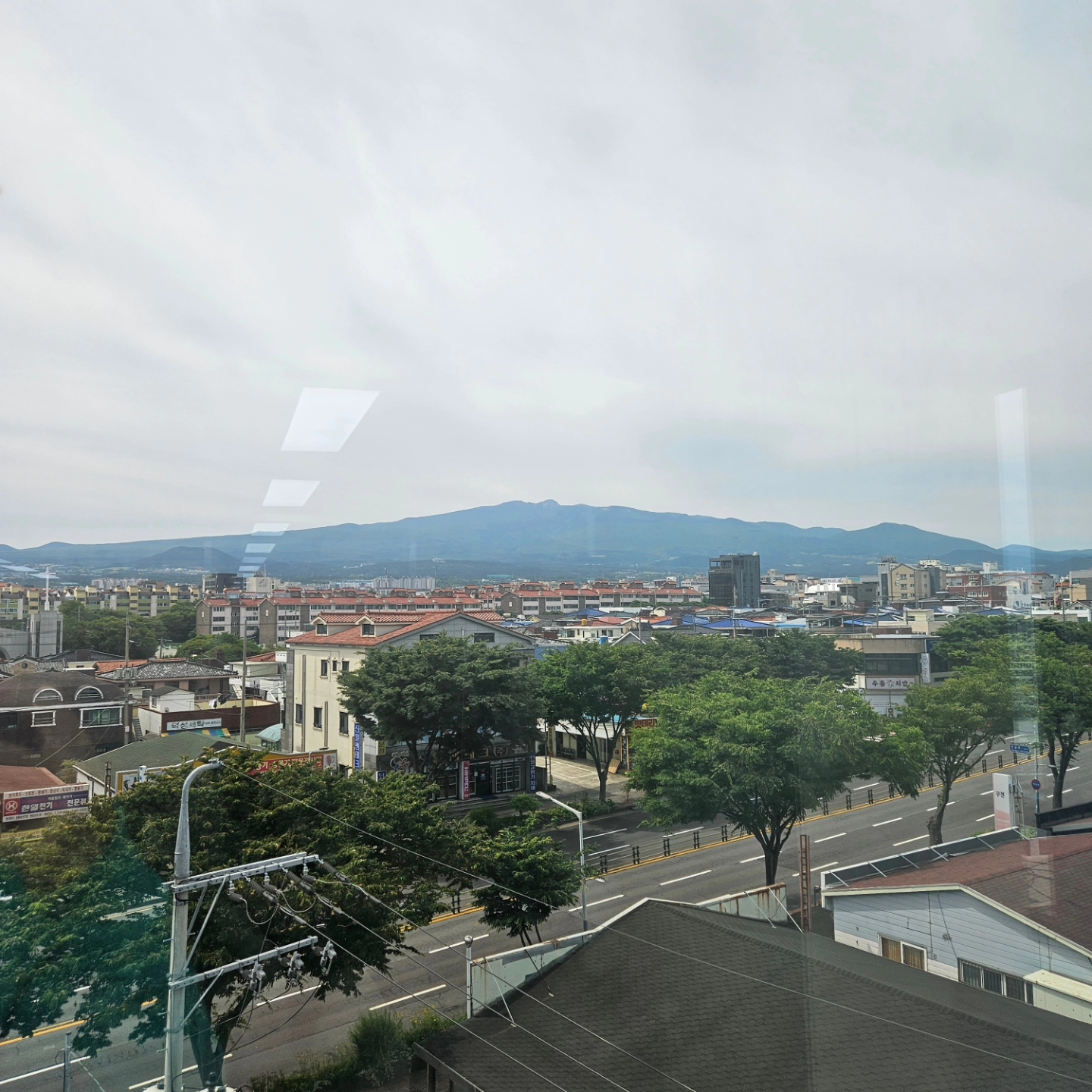오메가 씨마스터 플래닛 오션 600M 코 액시얼 마스터 크로노미터 스틸 블랙 착용 스타일 - 9