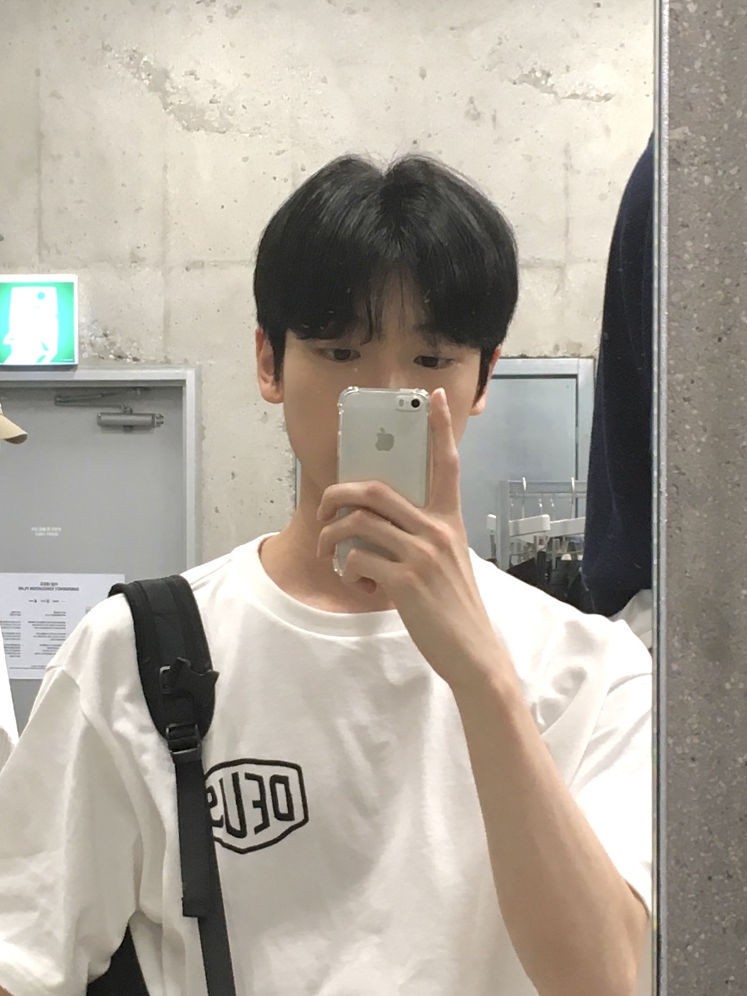 Deus Ex Machina Seoul Address T-Shirt White 착용 스타일 - 4