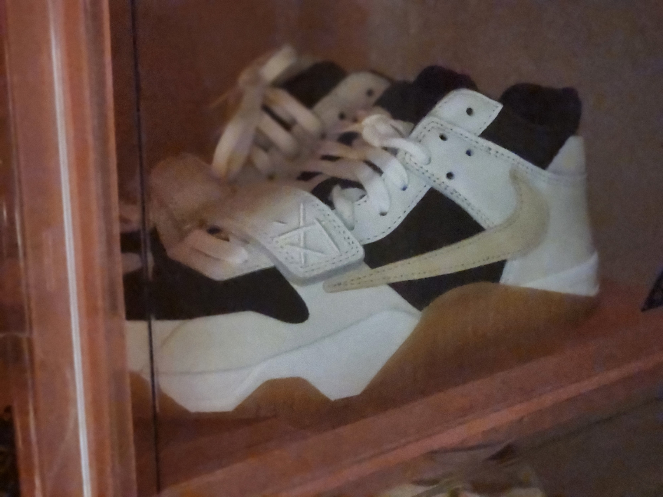 Jordan x Travis Scott Jumpman Jack TR Sail and Dark Mocha 착용 스타일