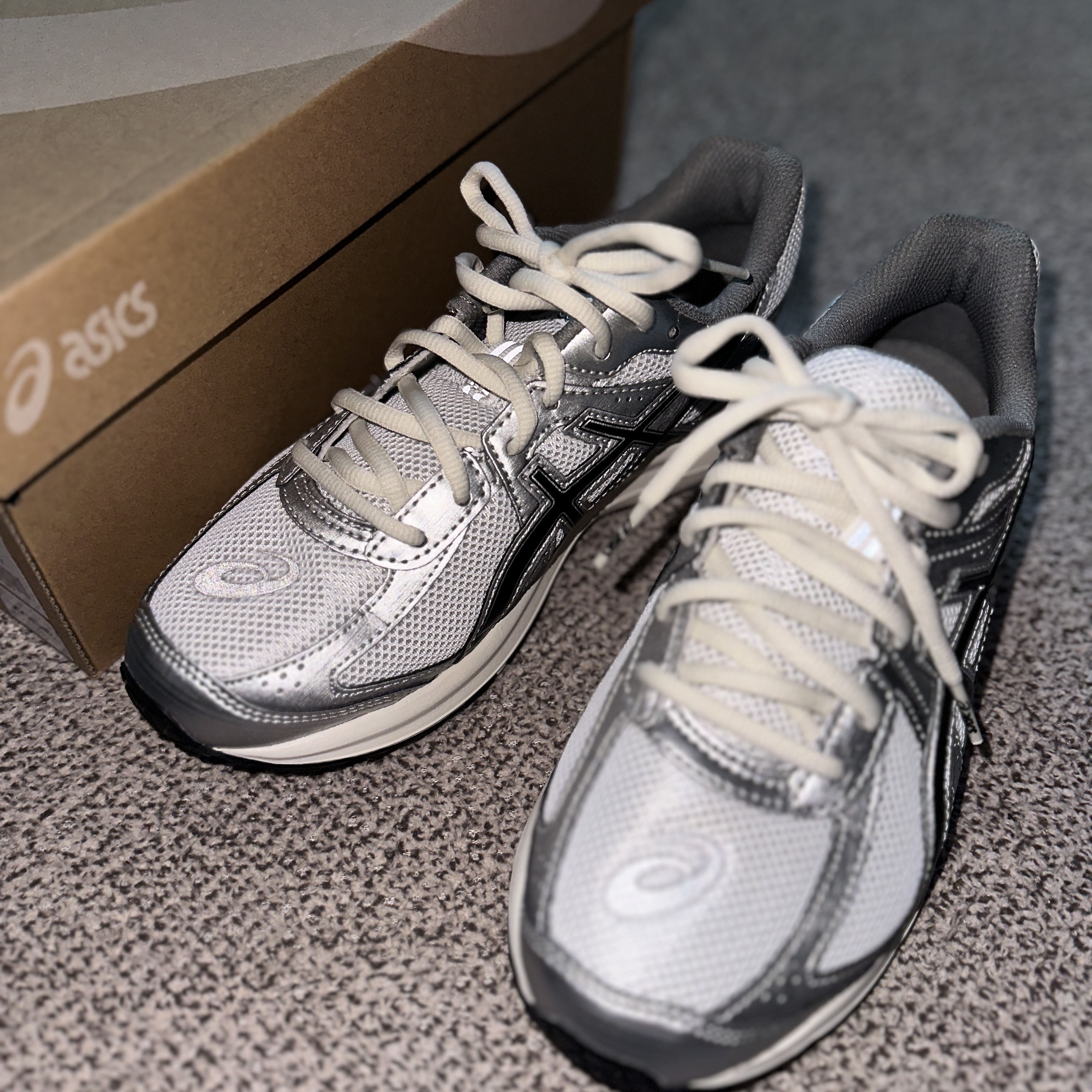 Asics Jog 100 S White Black - 2E Wide 착용 스타일 - 2