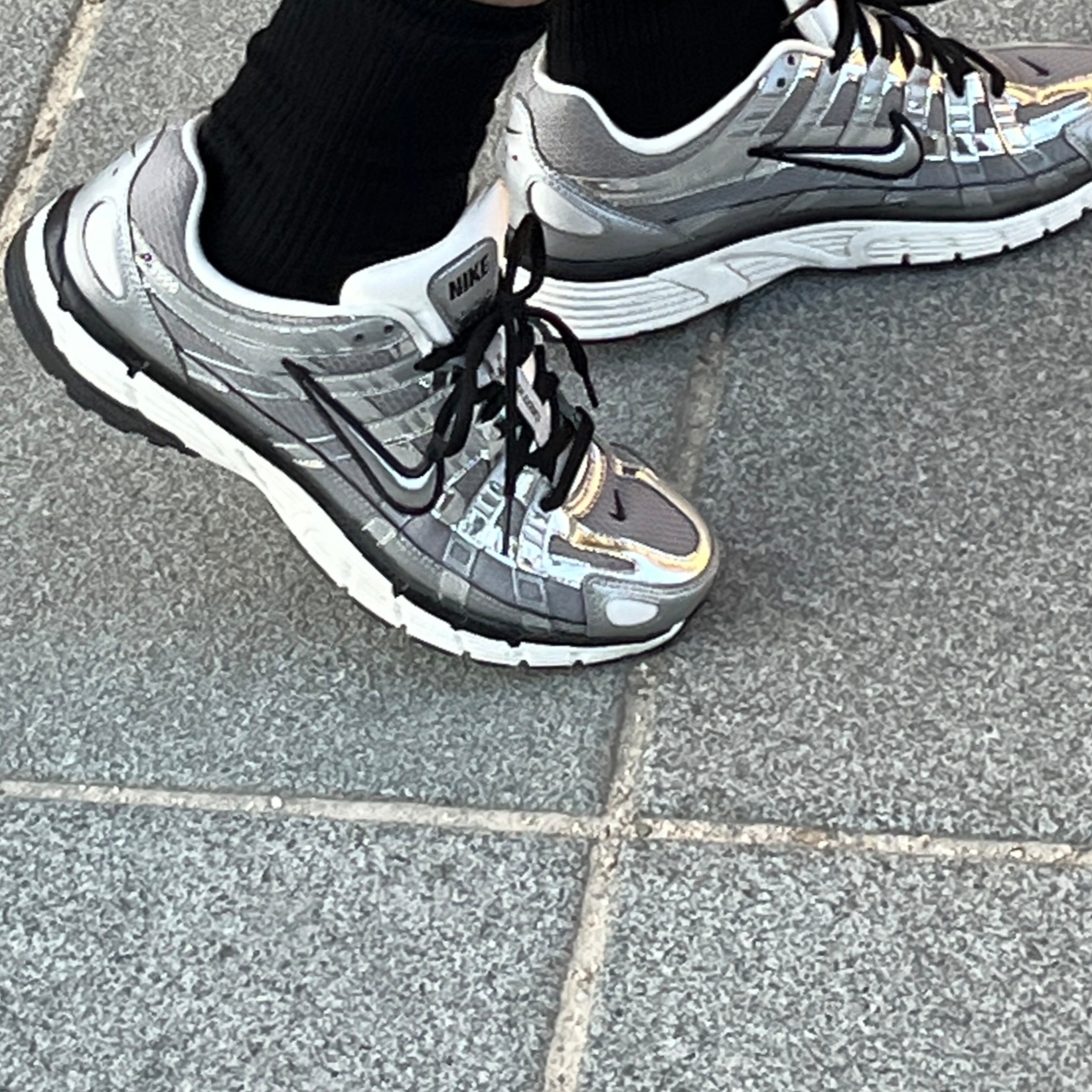 Nike P-6000 Metallic Silver 착용 스타일 - 2