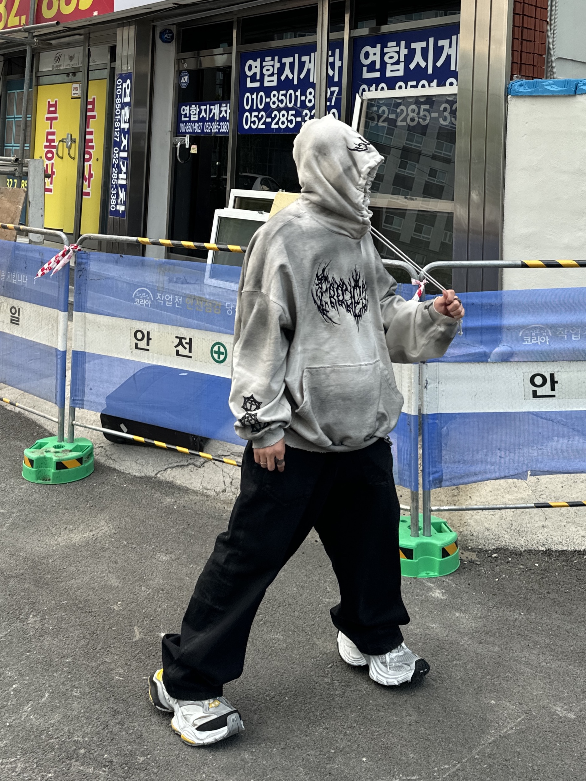 Balenciaga Cargo Sneakers Grey Black Yellow, Balenciaga 10XL Sneakers White Grey Silver Black 착용 스타일 - 2