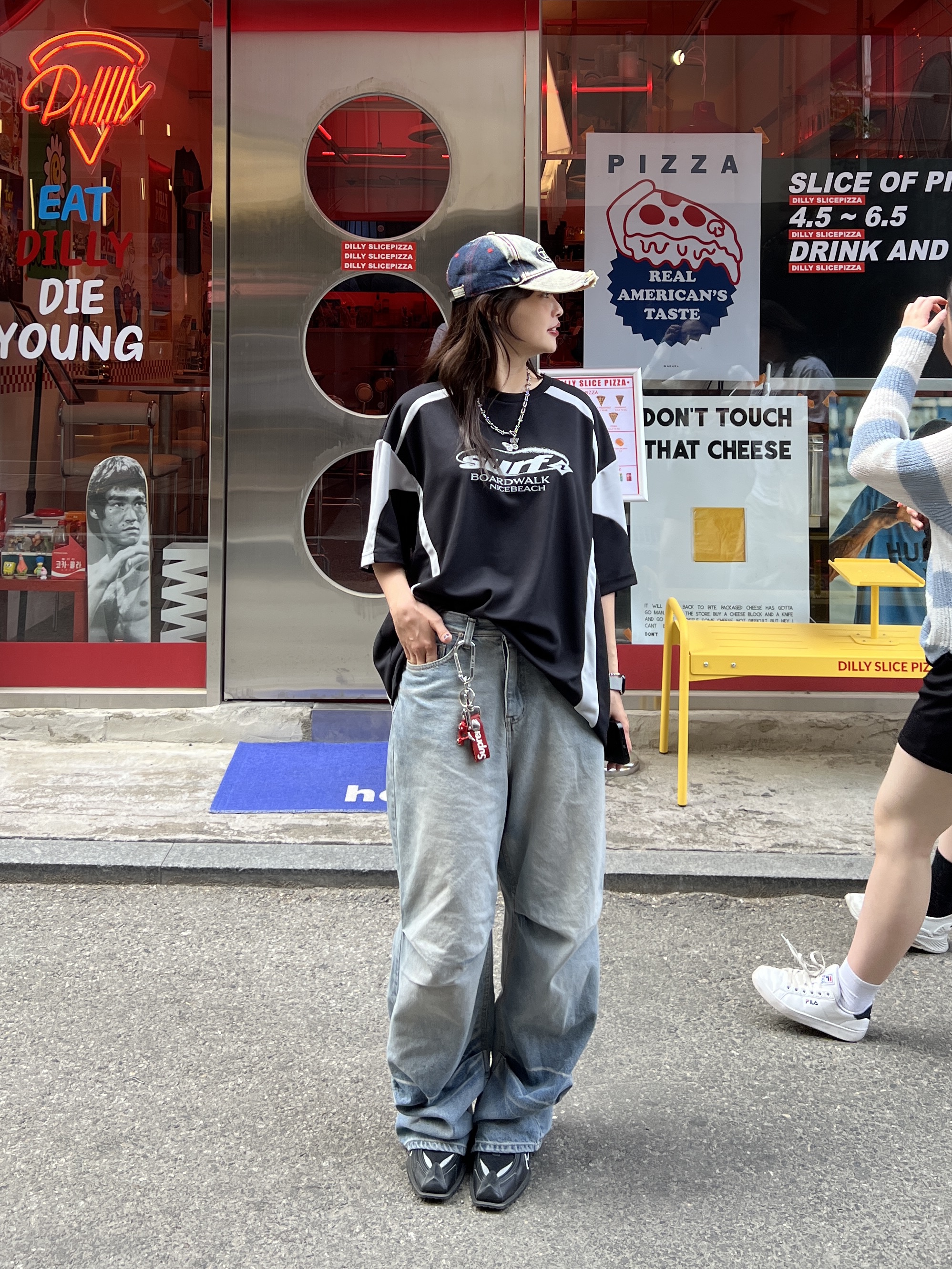 Diesel C-Seymon Treated Denim Baseball Cap Blue White, Nike x Martine Rose Shox MR4 Black 착용 스타일 - 2