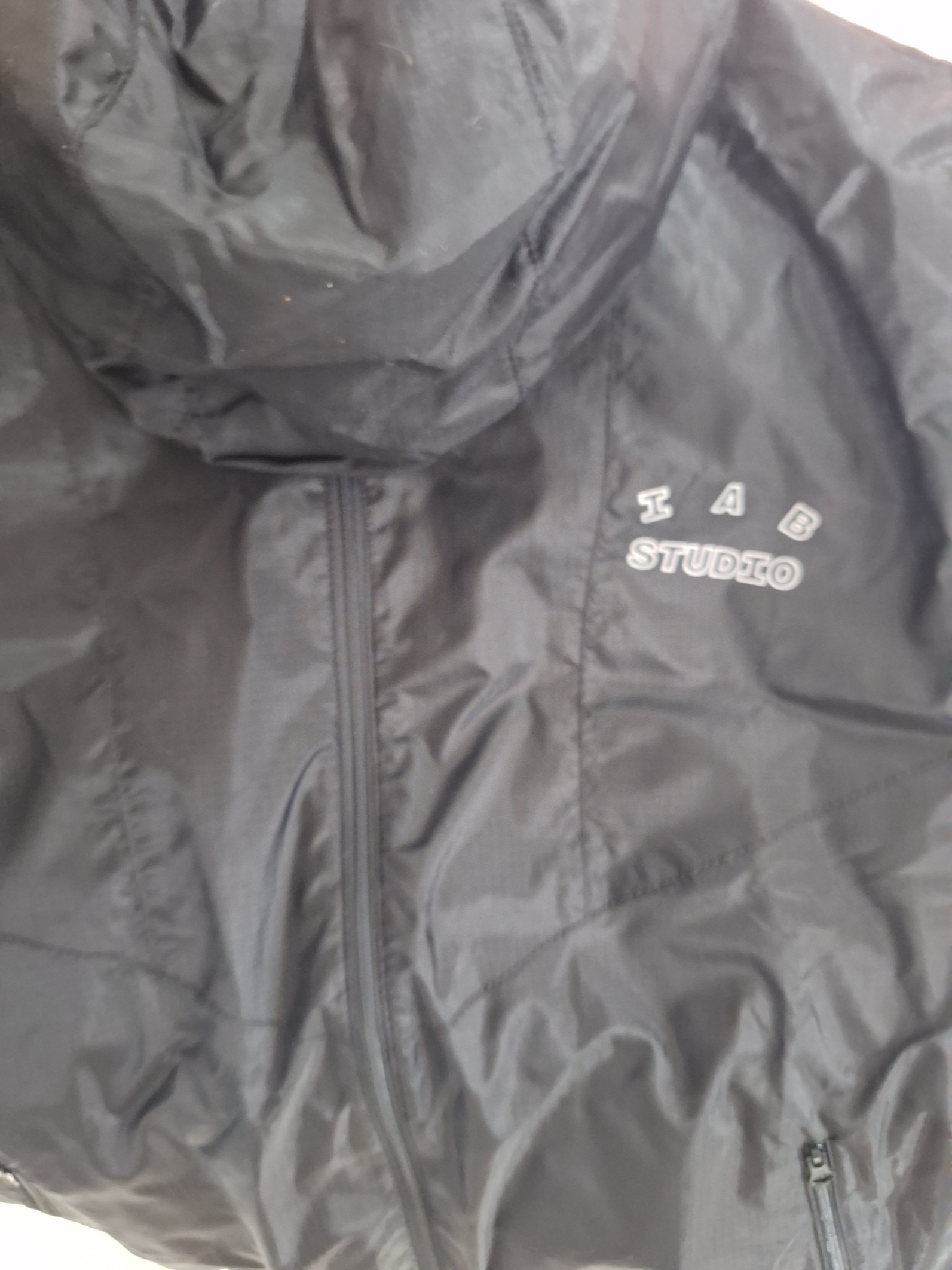 IAB Studio Ripstop Wind Jacket Black 착용 스타일