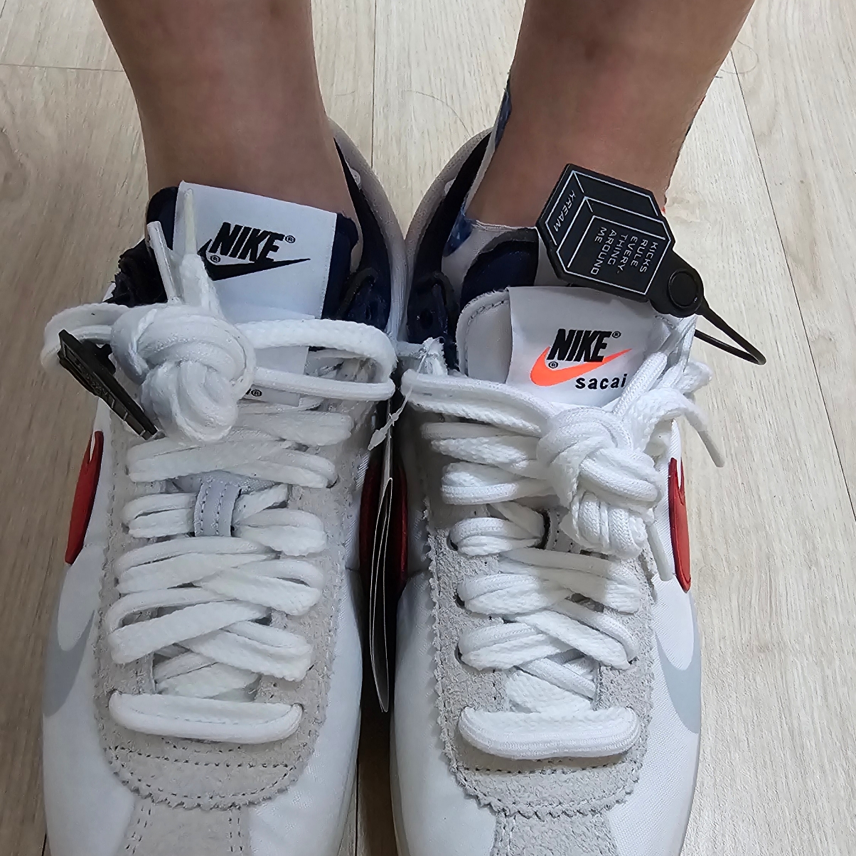 Nike x Sacai Zoom Cortez SP White and University Red 착용 스타일