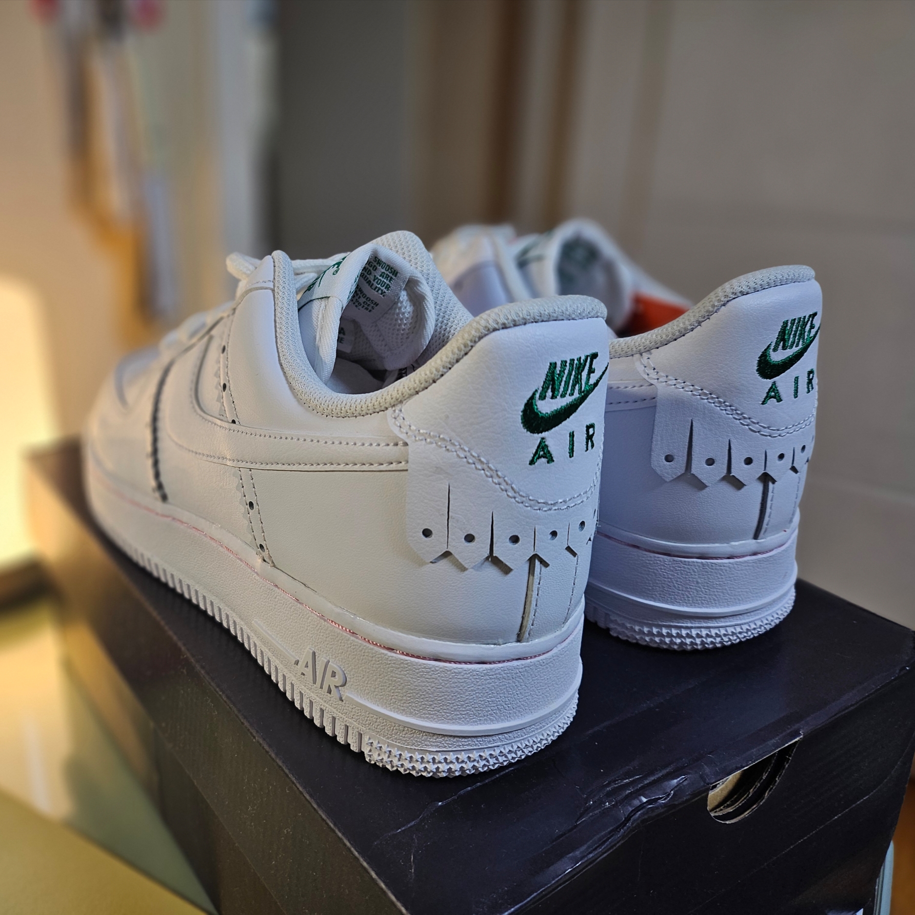 Nike Air Force 1 '07 LV8 White Medium Soft Pink 착용 스타일 - 2