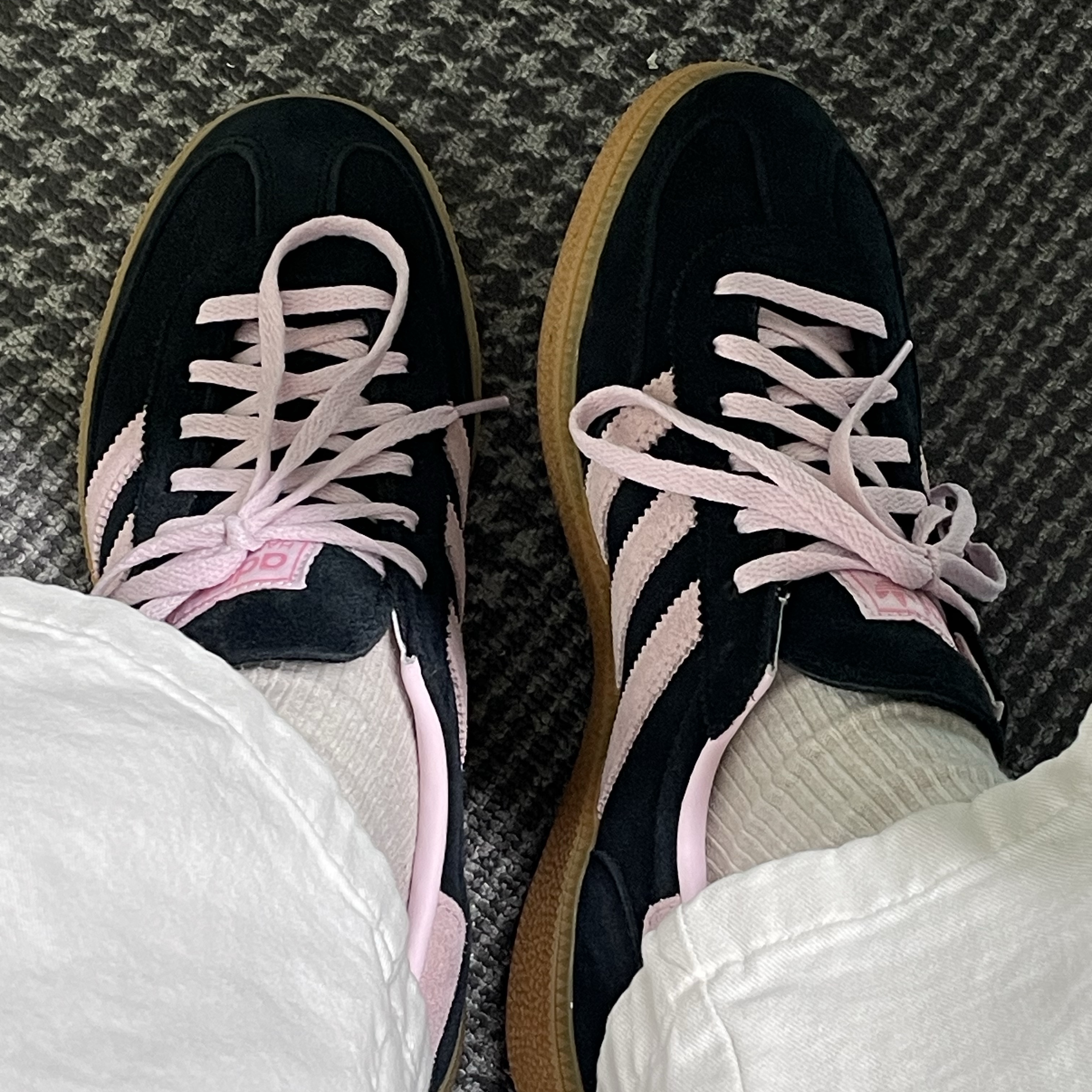 (W) Adidas Spezial Handball Core Black Clear Pink 착용 스타일