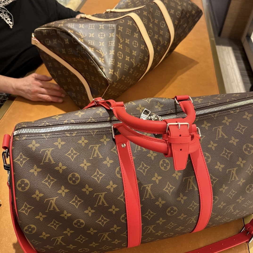 Louis Vuitton Keepall Bandouliere 50 Monogram Canvas 착용 스타일