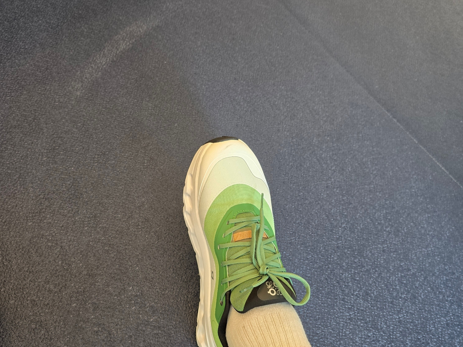 (W) Loewe x On Running Cloudtilt 2.0 Green White 착용 스타일 - 1