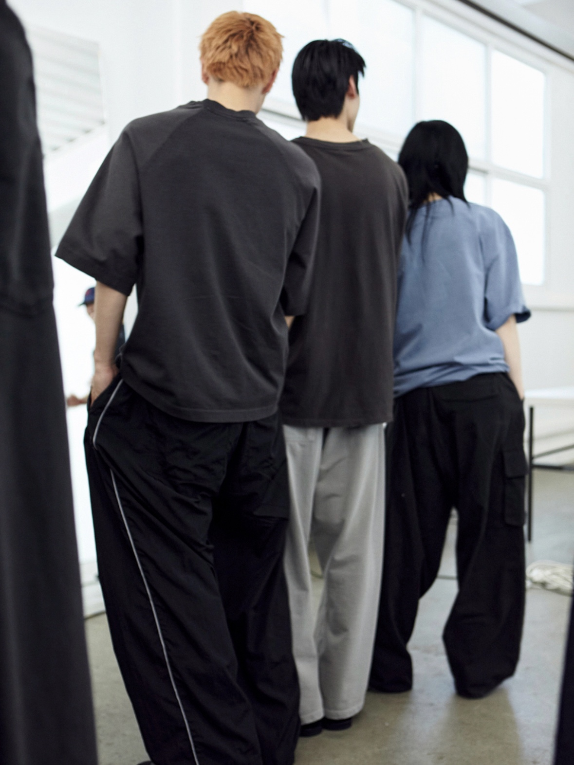 Polyteru Calf Bag Black Lambskin, Polyteru Belted Cargo Pants 1.2v Deep Beige 착용 스타일 - 3