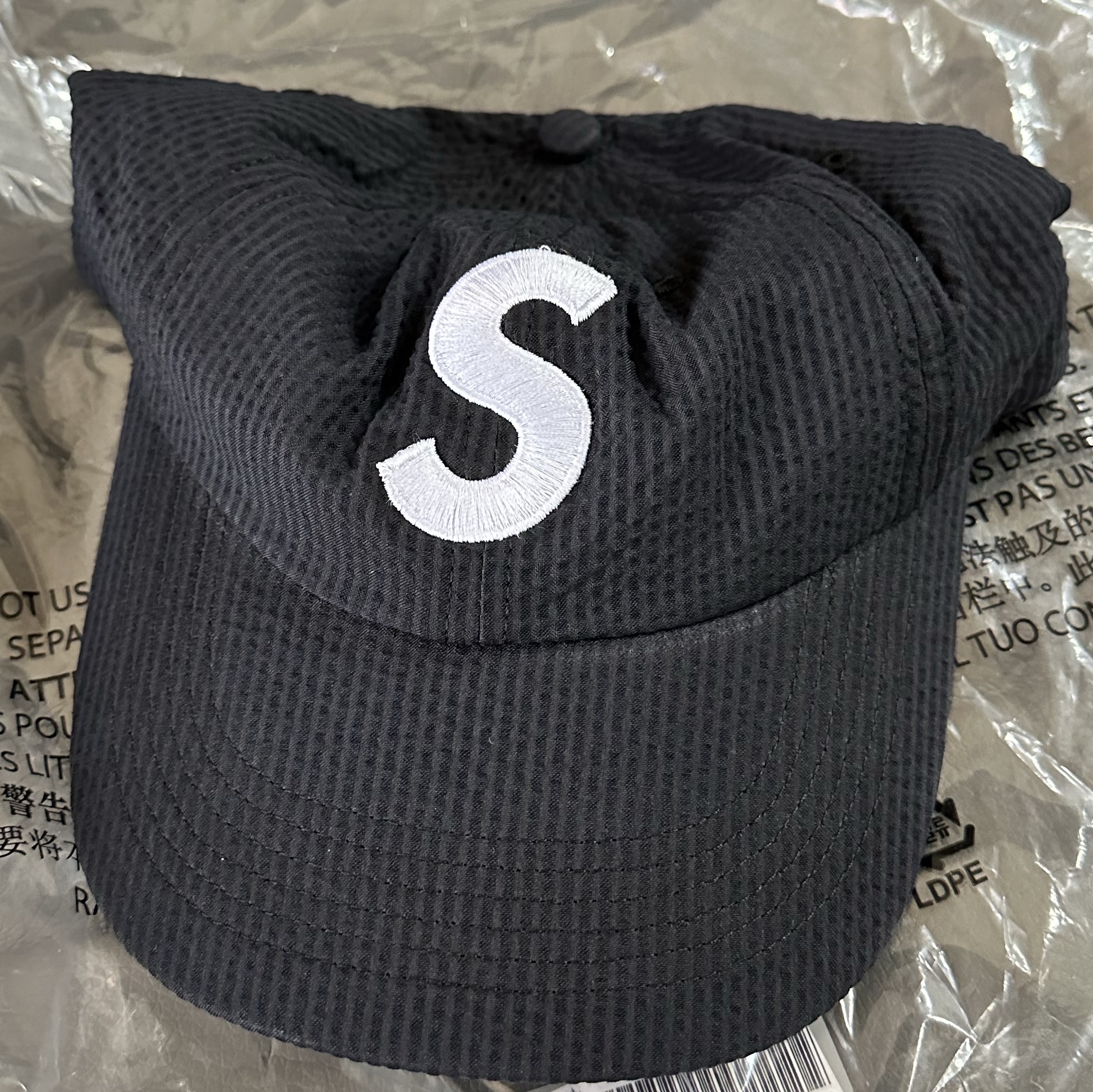 Supreme Seersucker S Logo 6-Panel Black - 24SS 착용 스타일