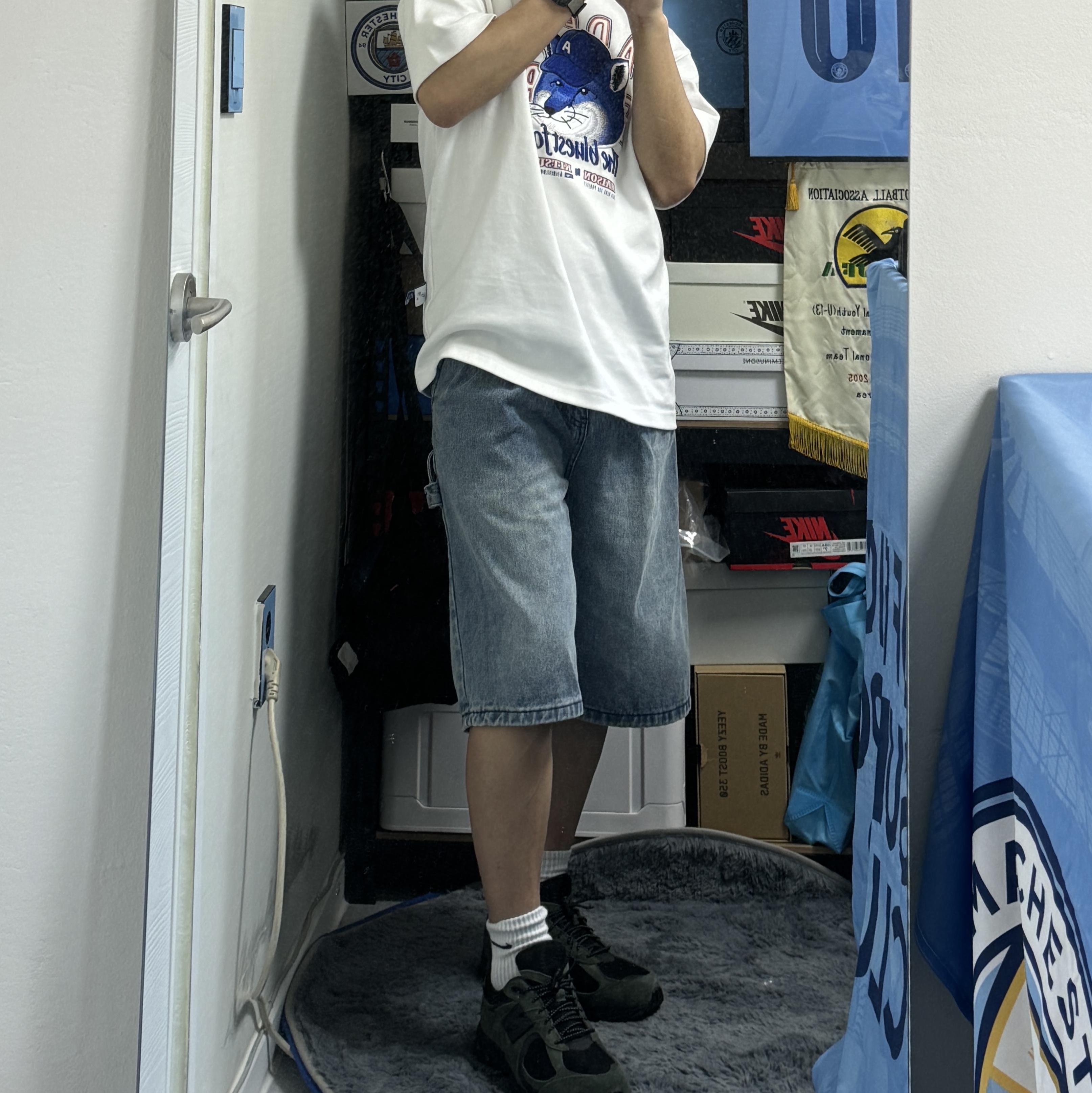 Maison Kitsune x Ader Error The Bluest Fox T-Shirt White, New Balance x JJJJound 2002R Gore-Tex Pine 착용 스타일