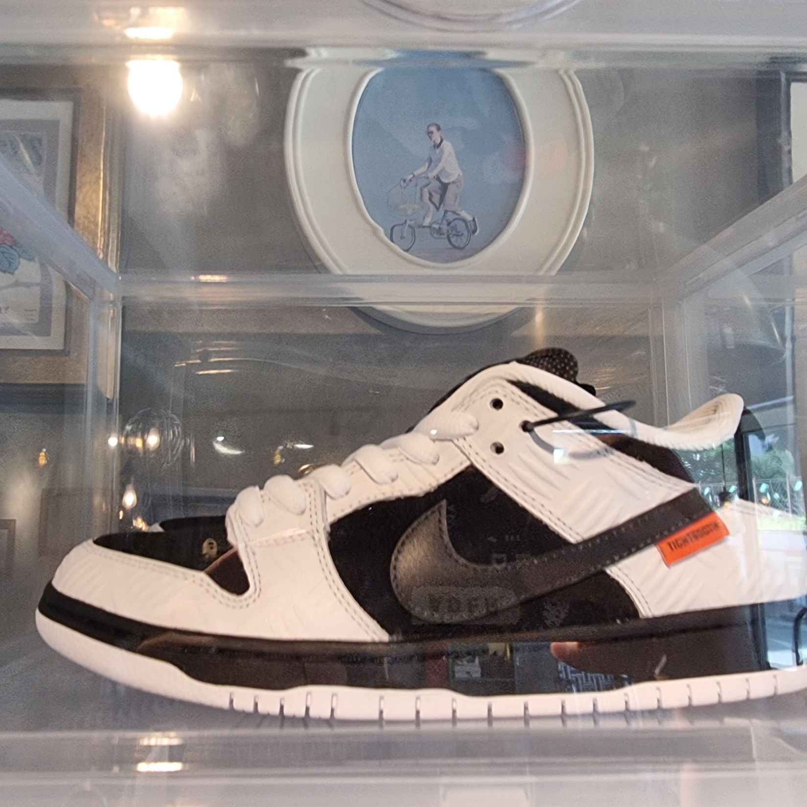 Nike x Tightbooth SB Dunk Low Pro Black and White 착용 스타일