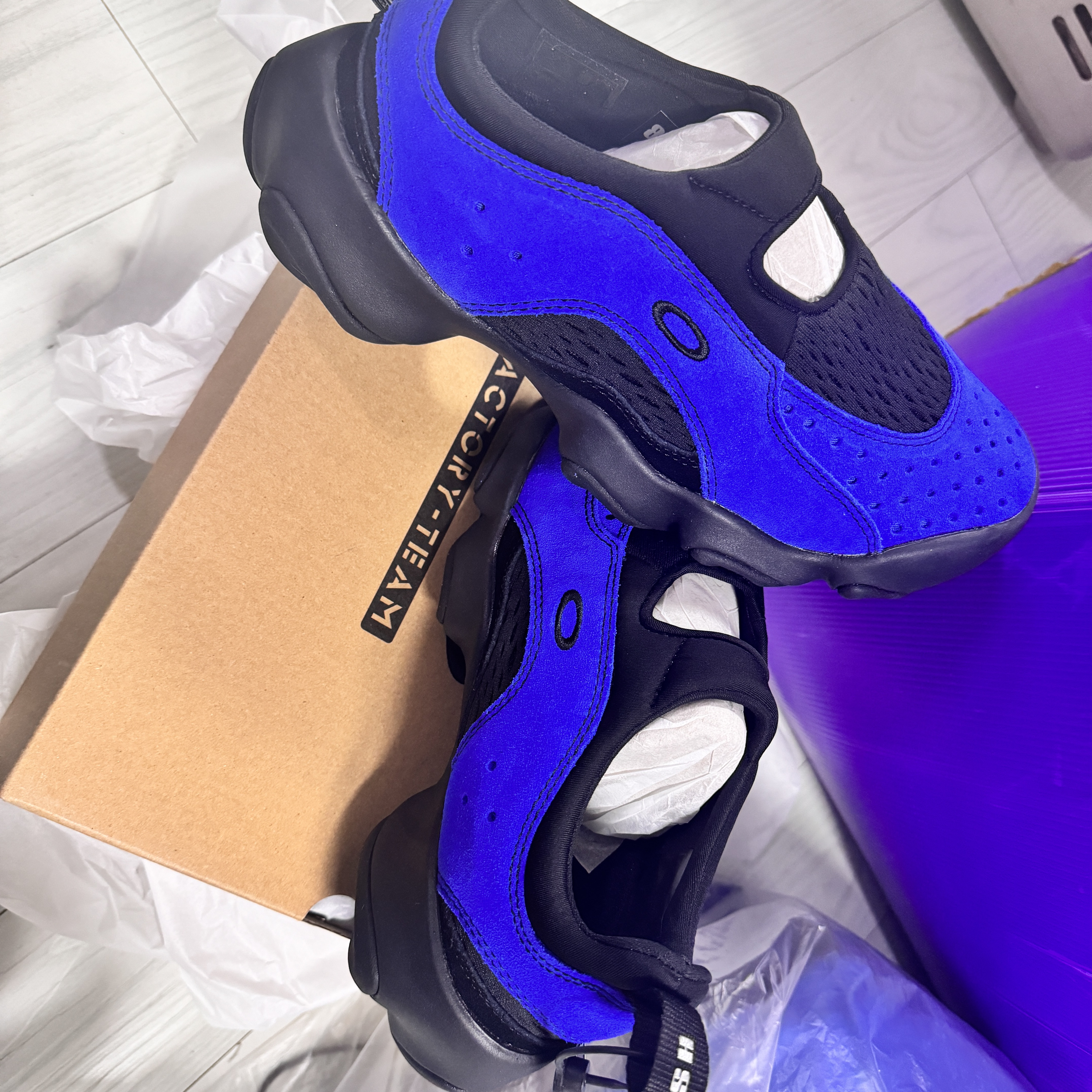 Oakley Factory Team x Brain Dead Flesh Sandal Electric Blue Black 착용 스타일