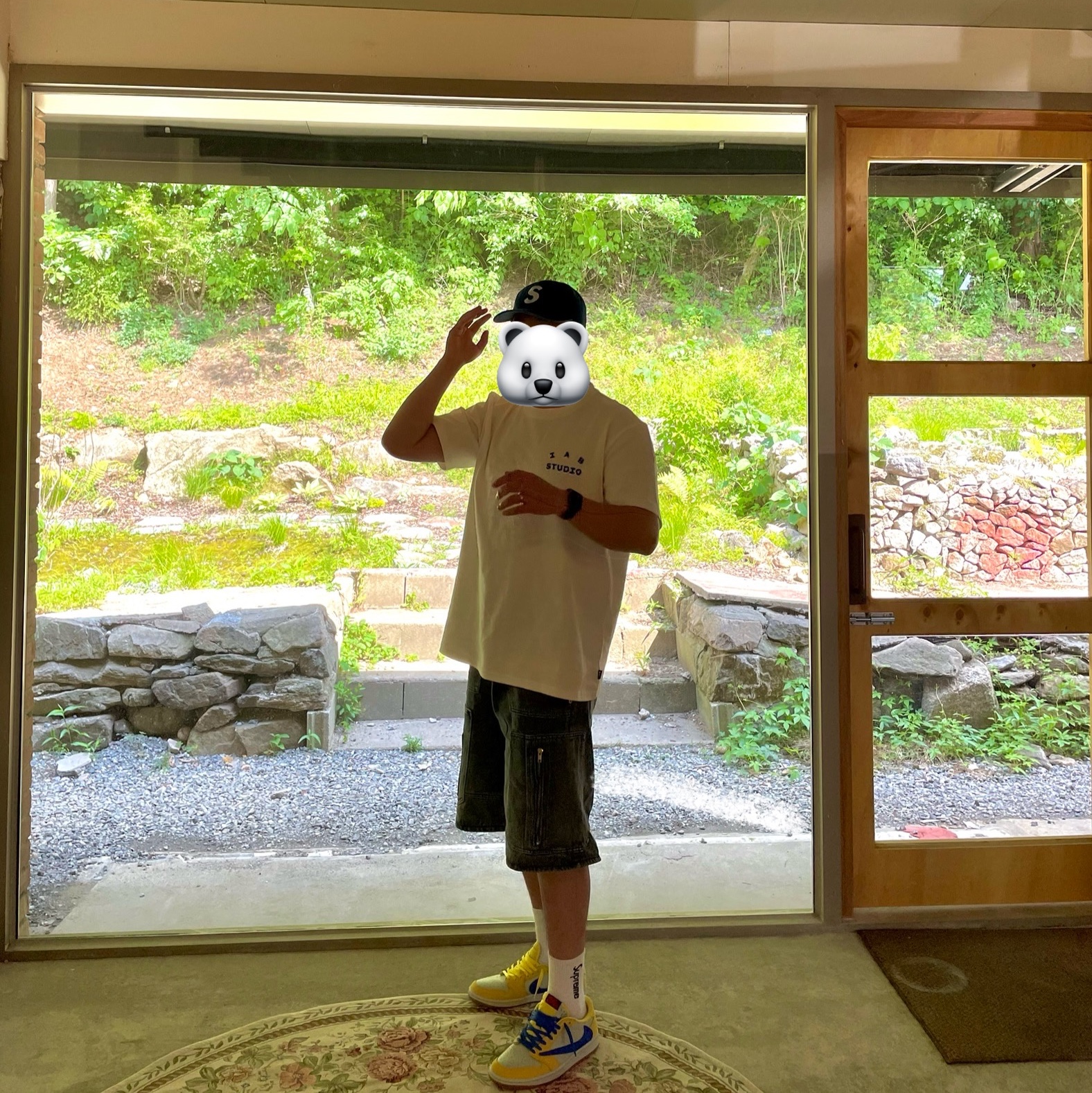 (W) Jordan 1 x Travis Scott Retro Low OG SP Canary, IAB Studio 10th Anniversary T-Shirt White 착용 스타일