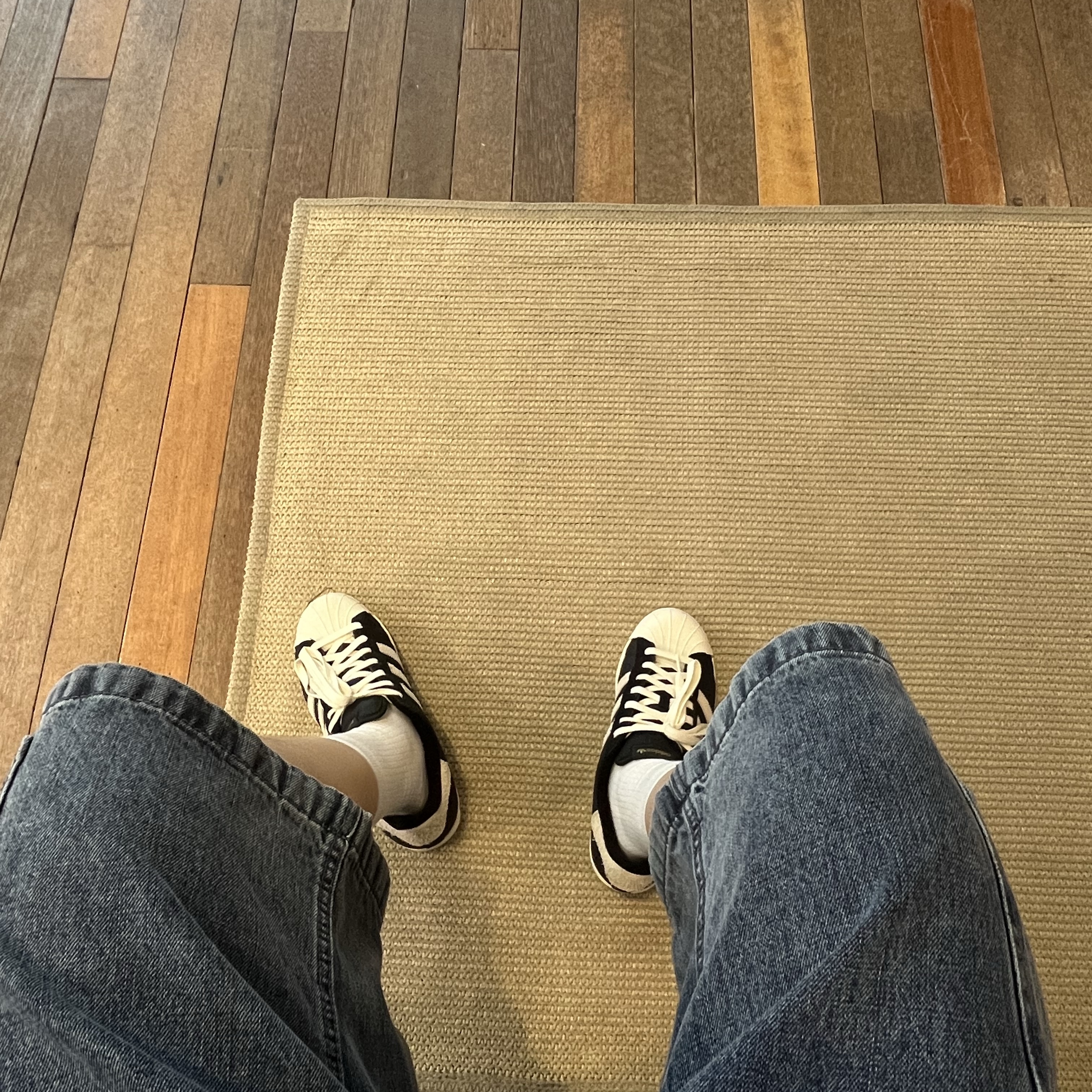 Adidas Superstar 82 Black White 착용 스타일