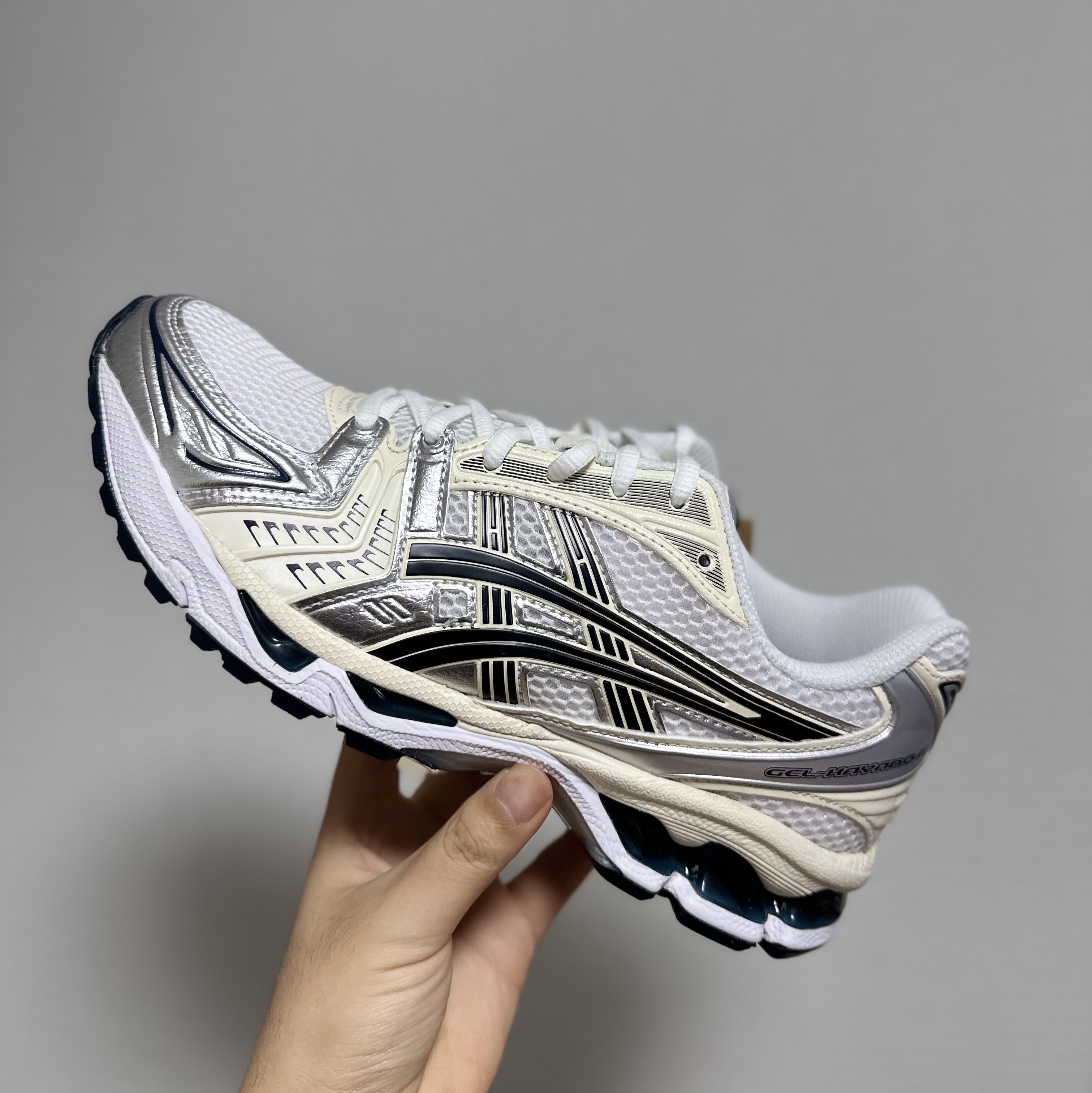 (W) Asics Gel-Kayano 14 White Midnight 착용 스타일