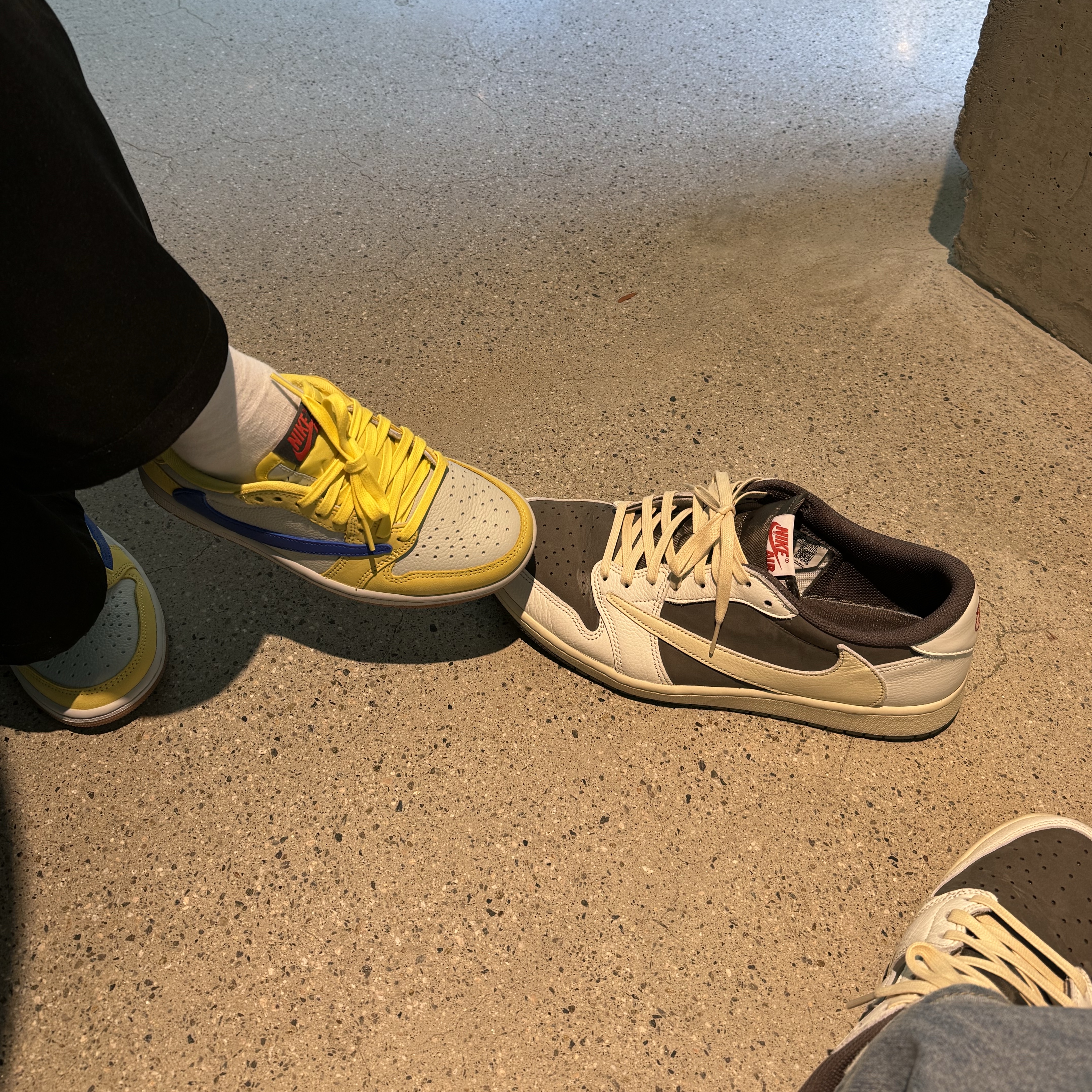 (W) Jordan 1 x Travis Scott Retro Low OG SP Canary, Jordan 1 x Travis Scott Retro Low OG SP Sail and Ridgerock 착용 스타일