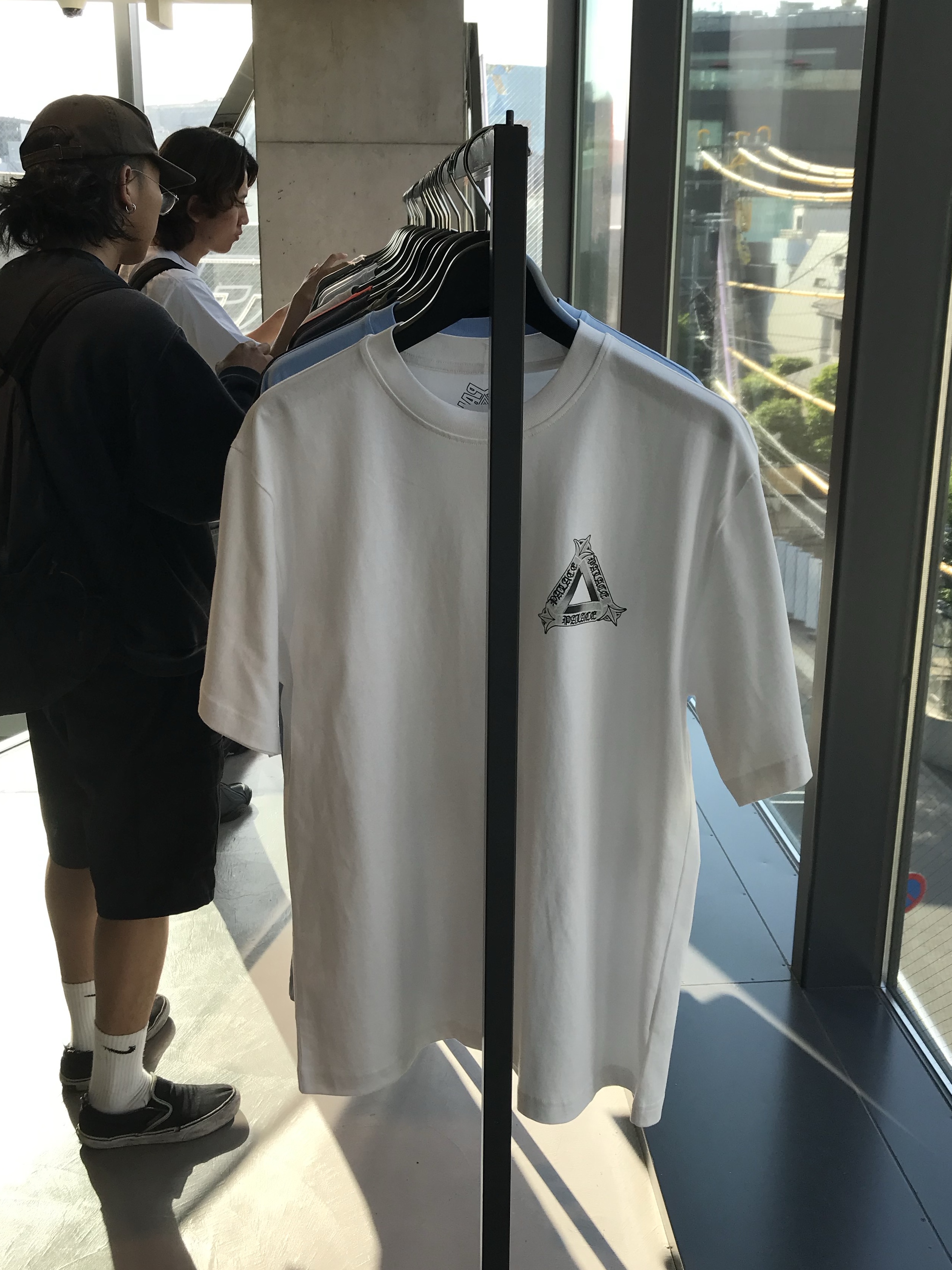 Palace Tri-OG T-Shirt White - 24SS 착용 스타일