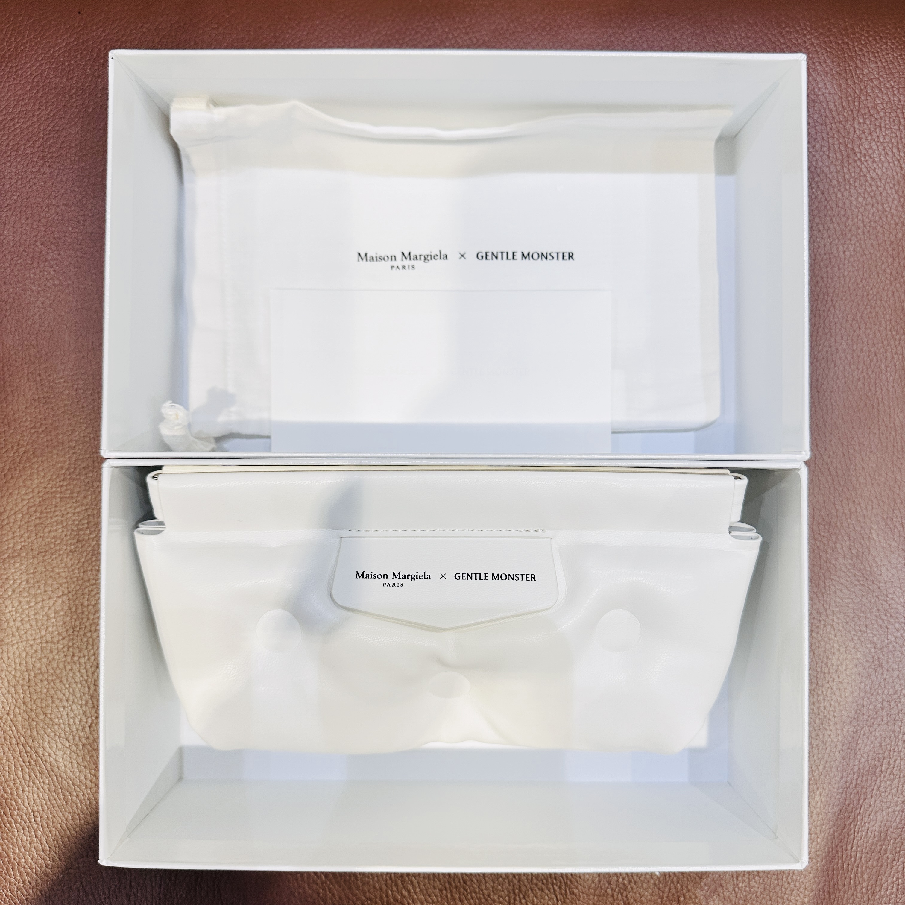 Gentle Monster x Maison Margiela MM107 Gray Black 착용 스타일 - 3