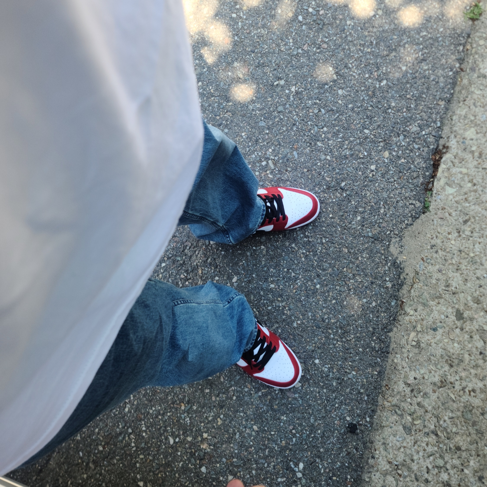 Supreme Tunnel T-Shirt White - 24SS, Nike SB Dunk Low Pro Chicago 착용 스타일