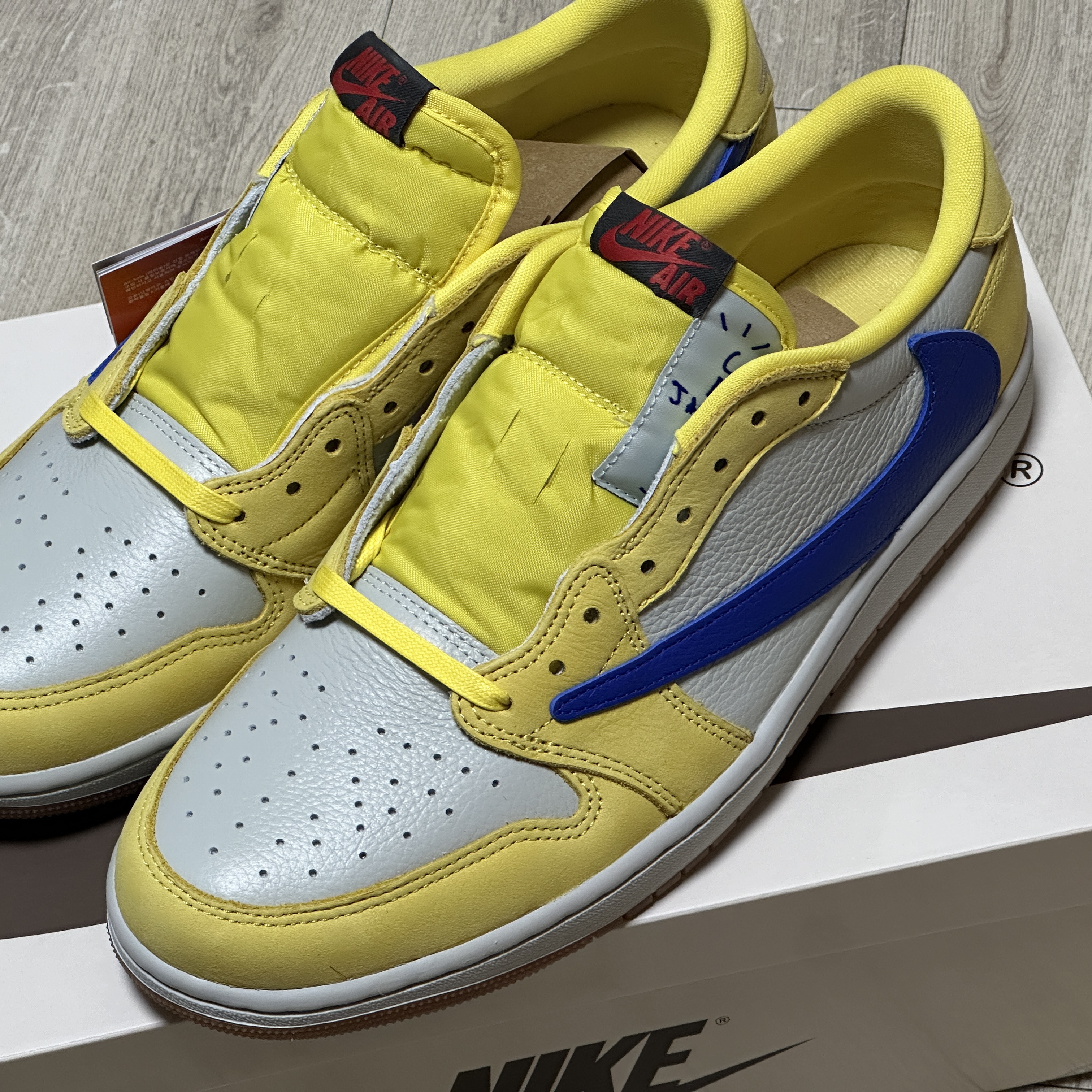 (W) Jordan 1 x Travis Scott Retro Low OG SP Canary 착용 스타일 - 3