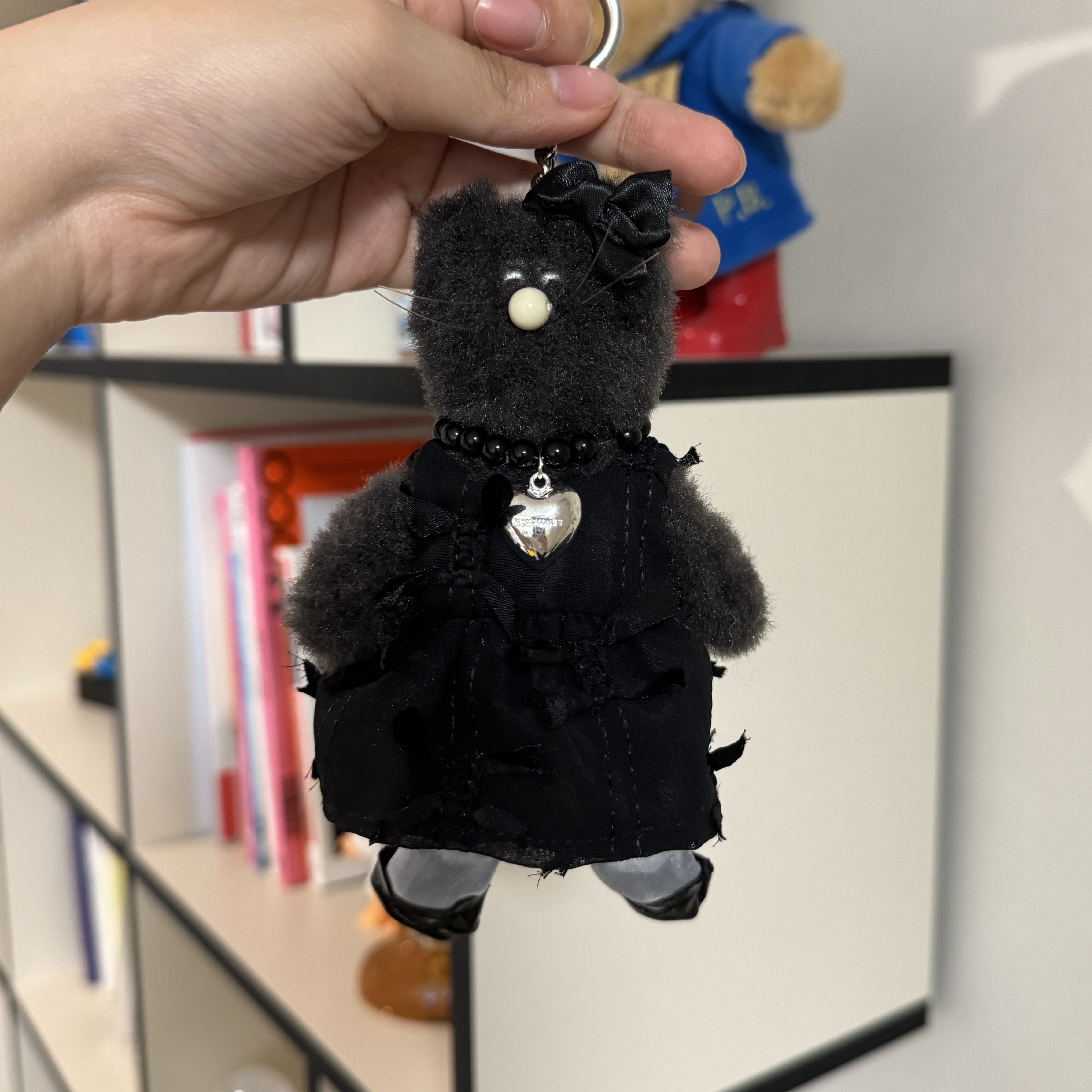 Monamhee x Line Friends Blay Keyring, Monamhee Creami Keyring Cream - KREAM Exclusive 착용 스타일 - 2