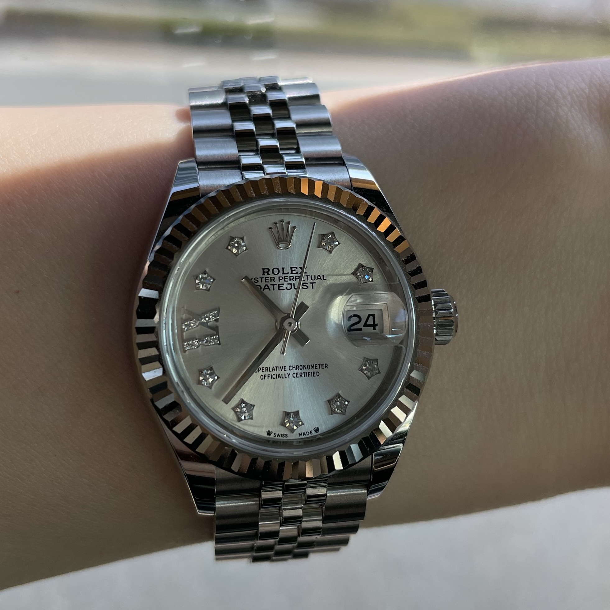 Rolex Lady-Datejust 28mm 279174 Silver Diamond-Set Jubilee 착용 스타일