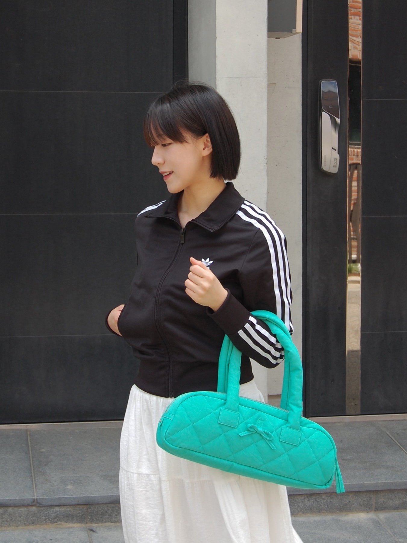 (W) Adidas Adicolor Classic Firebird Track Top Black - KR Sizing 착용 스타일 - 2