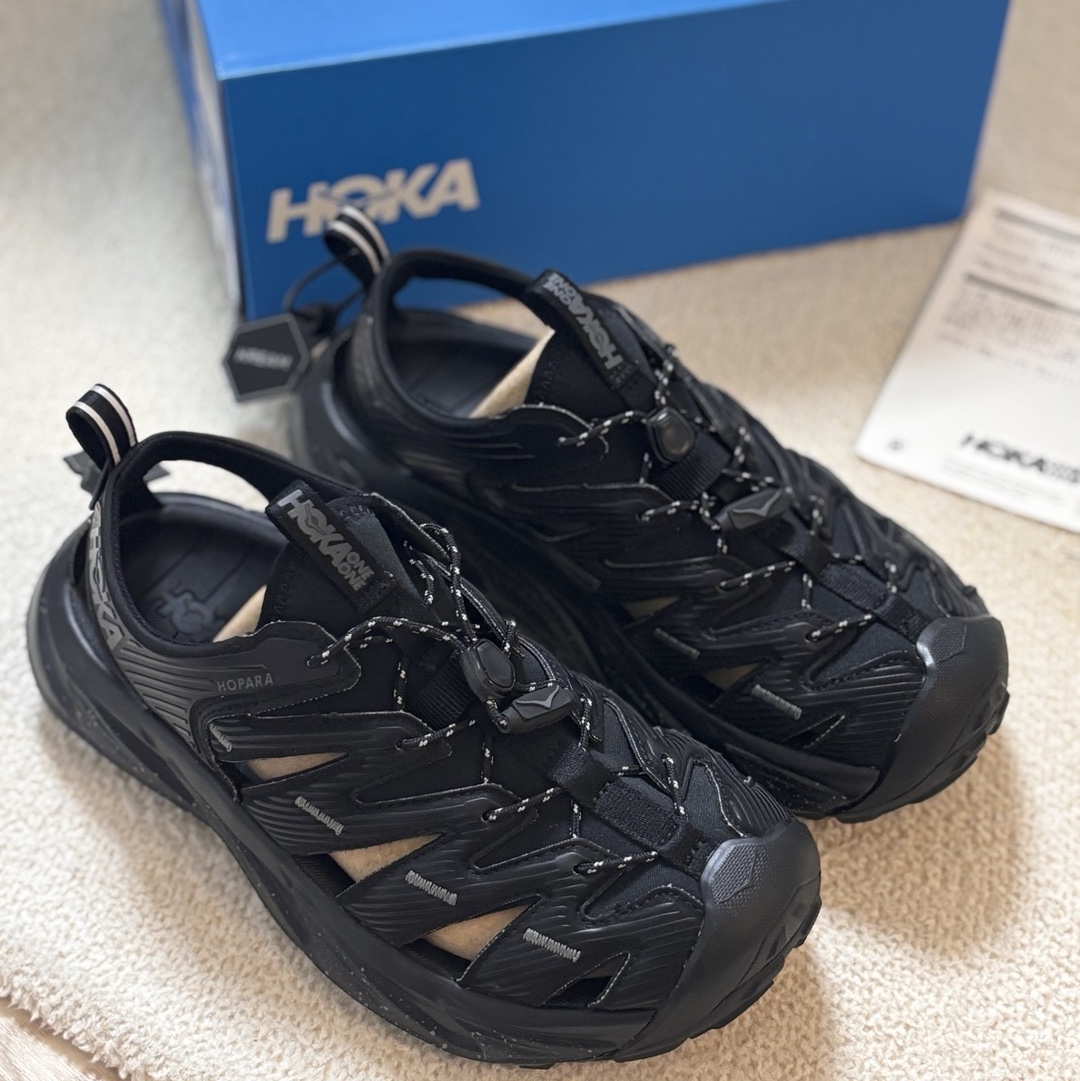 Hoka Hopara Black Castle Rock 착용 스타일