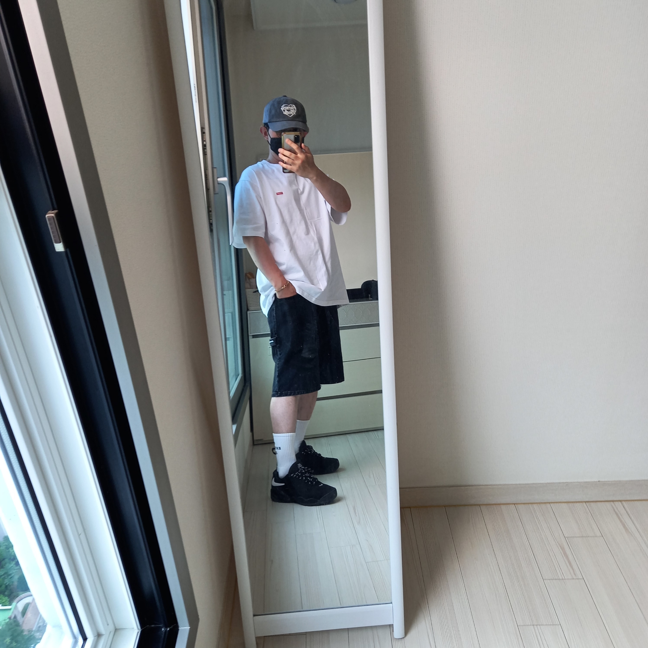 Supreme Pigment Canvas S Logo 6-Panel Black - 23SS, Supreme Small Box Shirt Washed Black - 24SS 착용 스타일 - 5