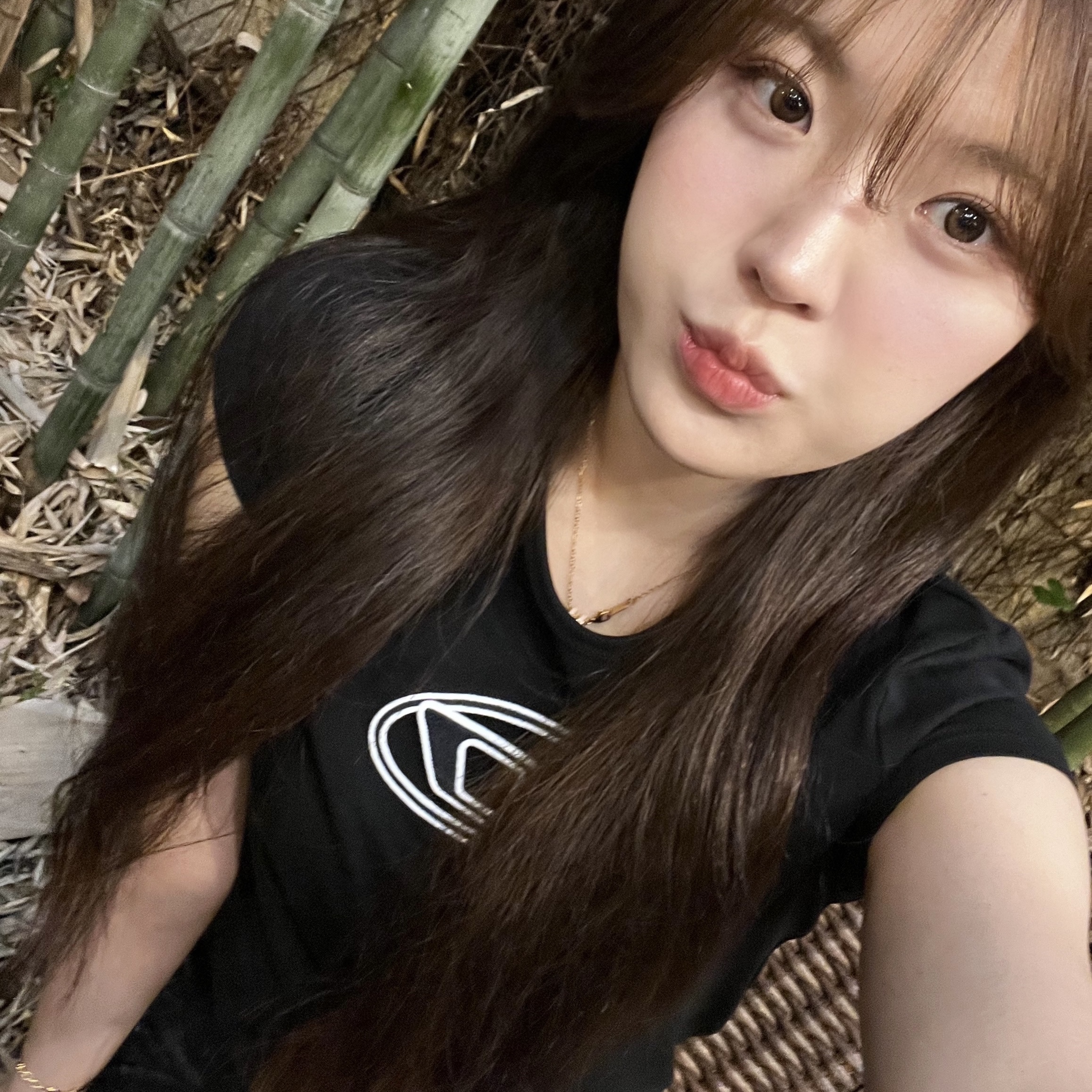 (W) Diesel T-Angie Peekaboo Logo T-Shirt Black, Gentle Monster x Maison Margiela MM107 Black Black 착용 스타일 - 3