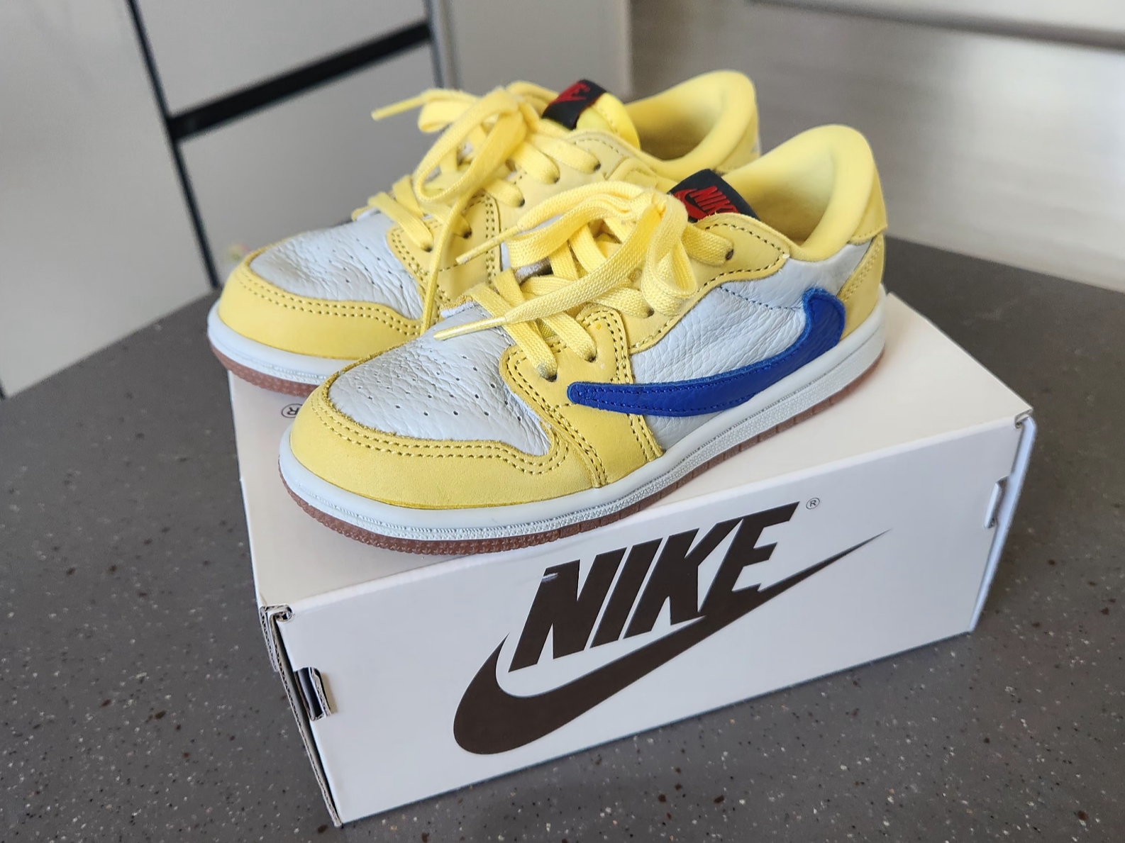 (TD) Jordan 1 x Travis Scott Retro Low OG SP Canary 착용 스타일 - 2