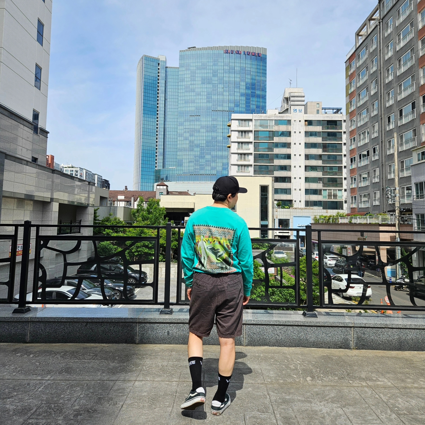 오메가 씨마스터 플래닛 오션 600M 코 액시얼 마스터 크로노미터 스틸 블랙 착용 스타일 - 5