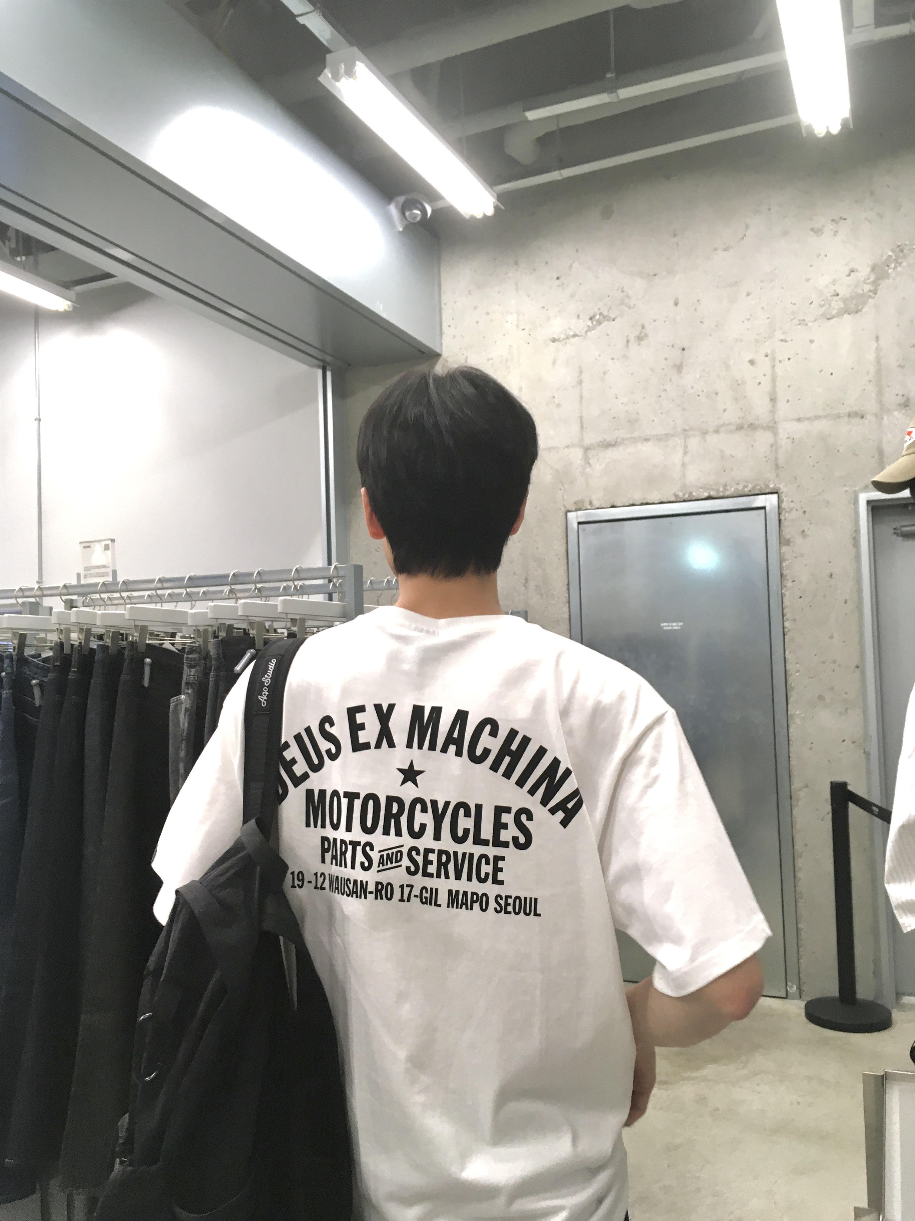 Deus Ex Machina Seoul Address T-Shirt White 착용 스타일 - 3