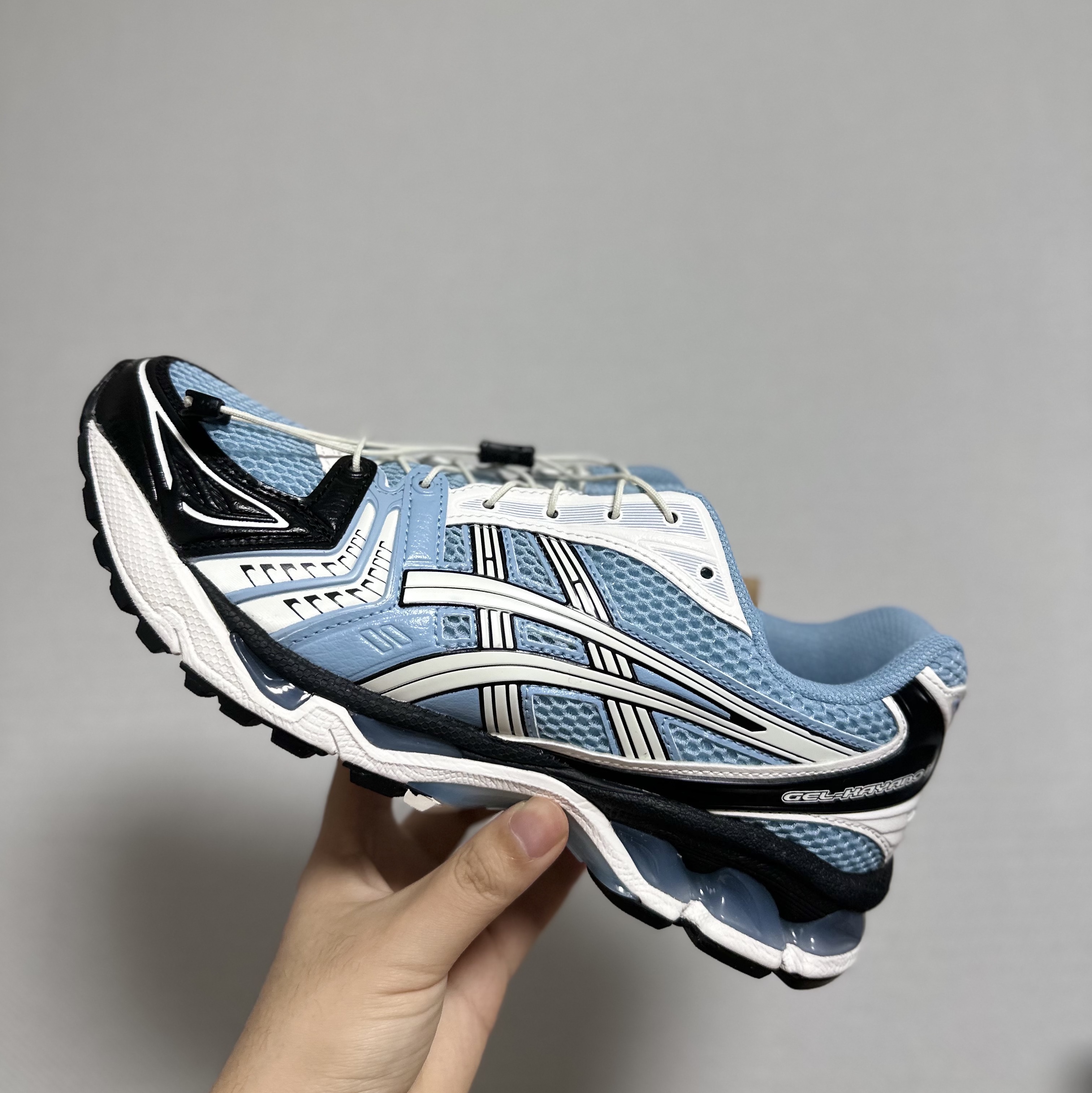 Asics Unlimited Gel-Kayano 14 Mist Cream 착용 스타일