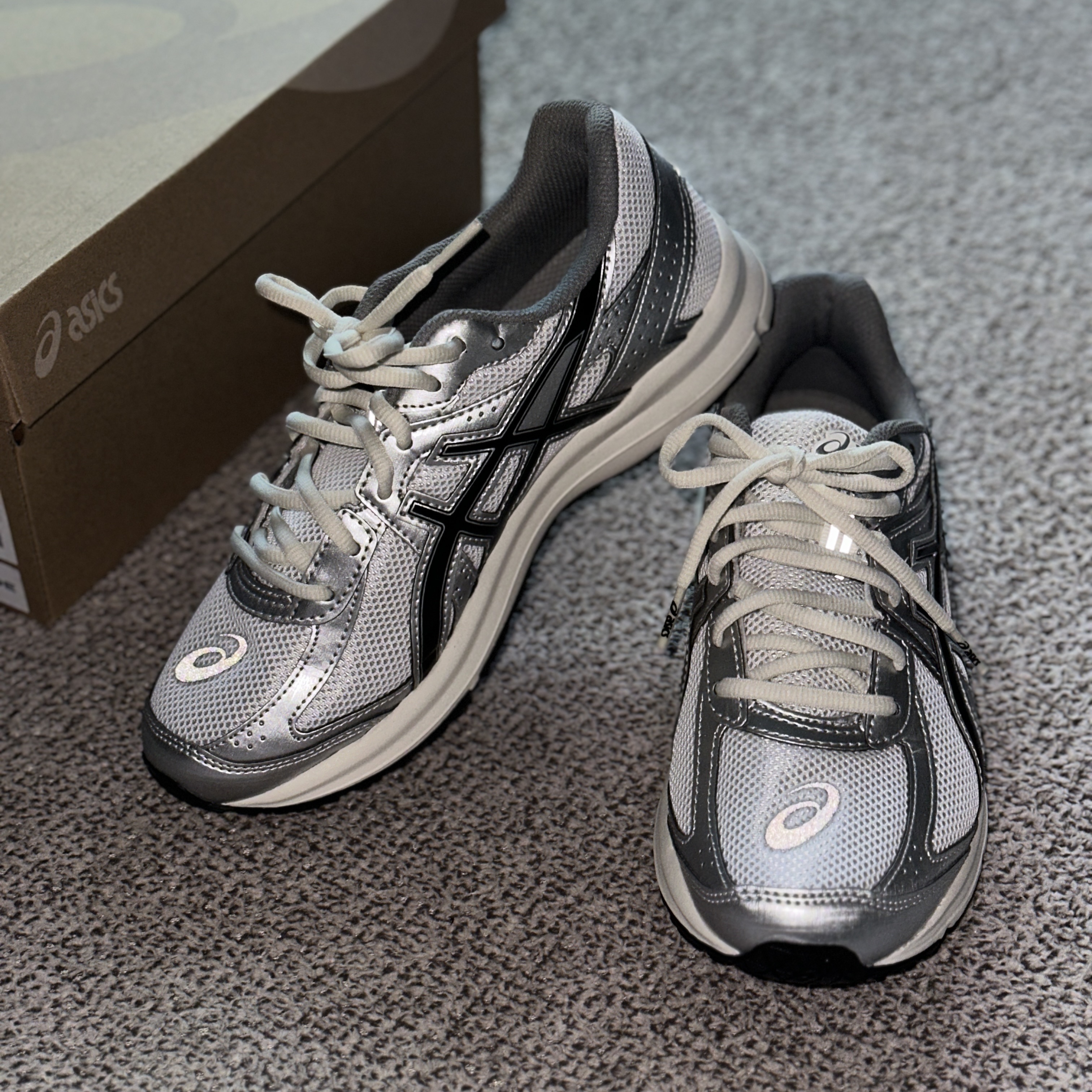 Asics Jog 100 S White Black - 2E Wide 착용 스타일 - 3